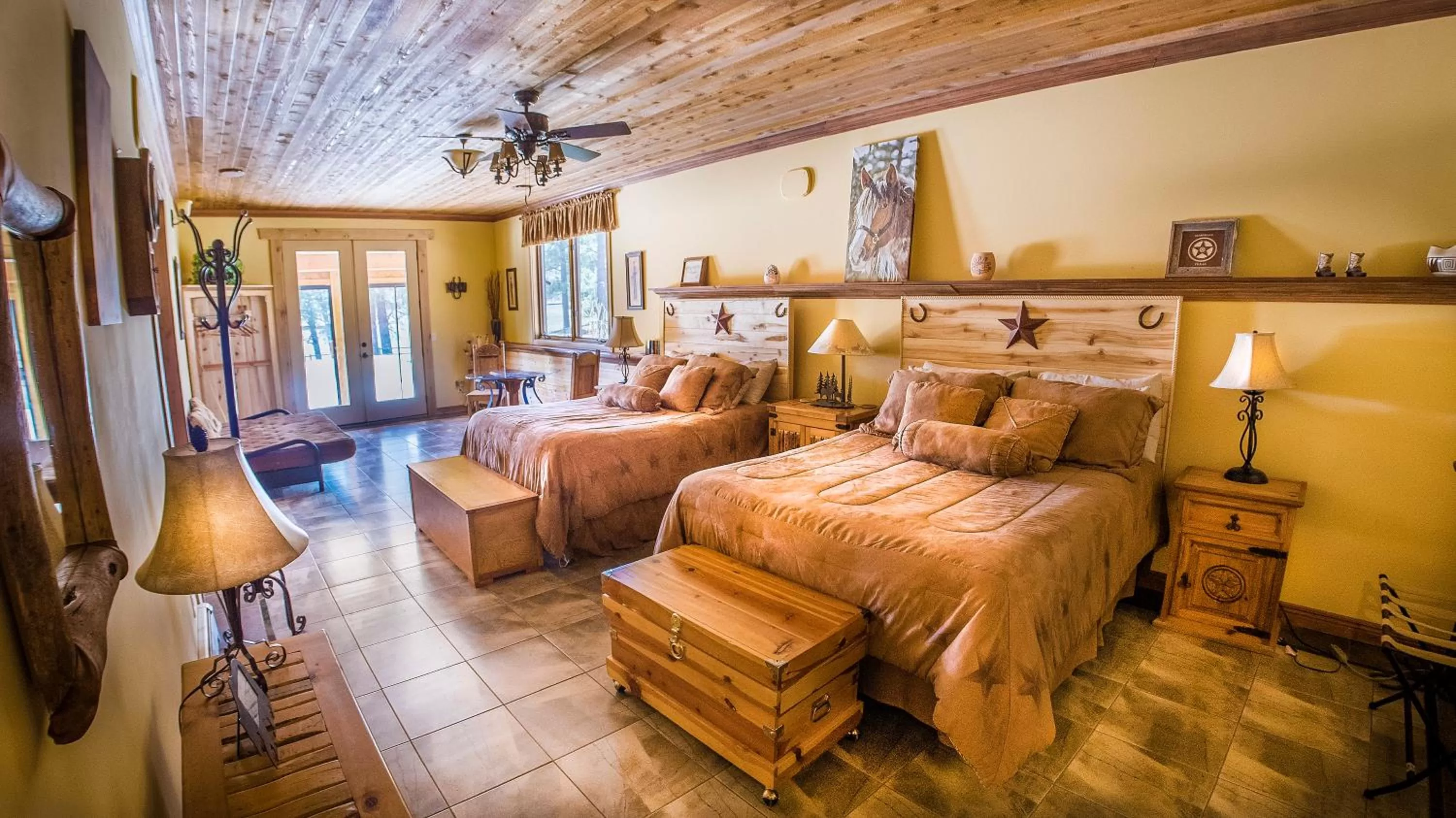 Photo of the whole room, Bed in Elktrace Bed and Breakfast