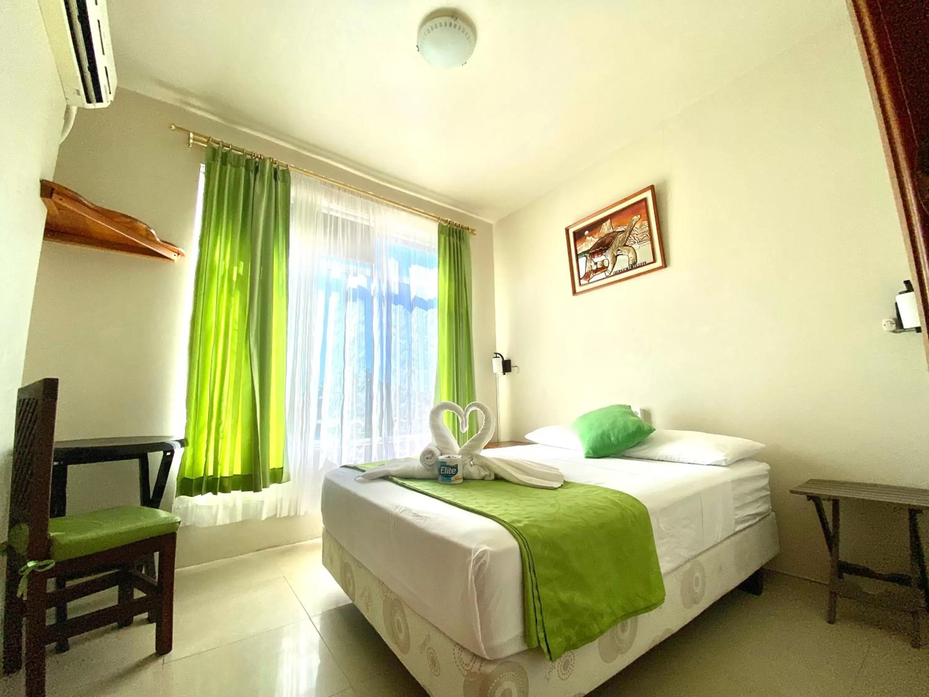 Photo of the whole room, Bed in El Rincón de George