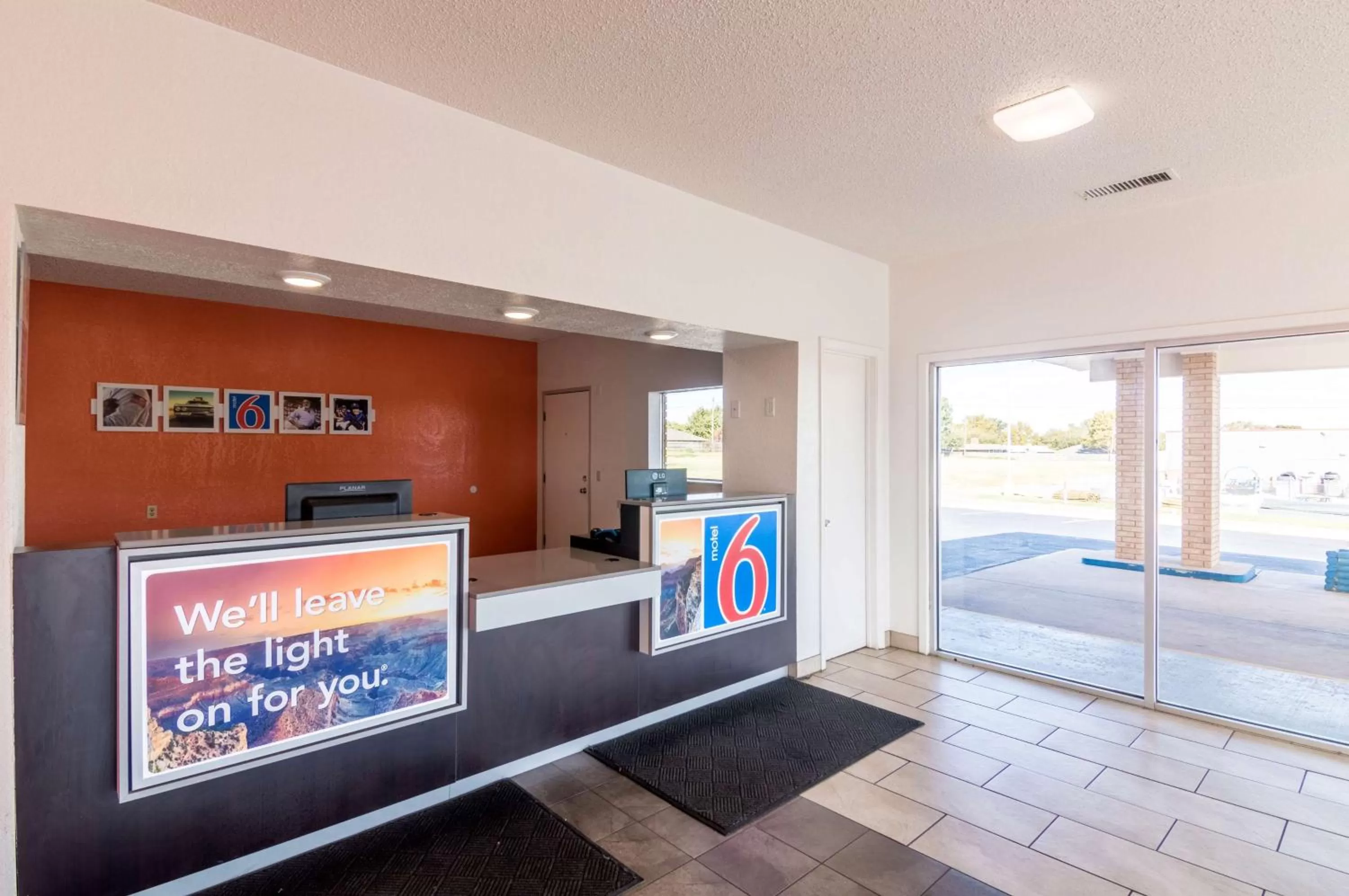 Lobby or reception in Motel 6-Clinton, OK