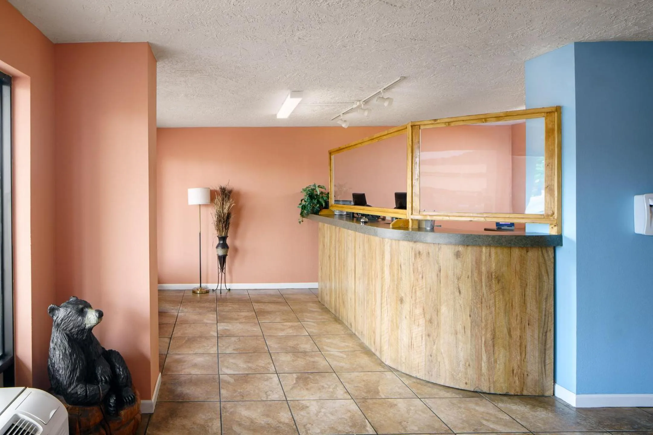 Lobby or reception in Americana Inn a Travelodge by Wyndham