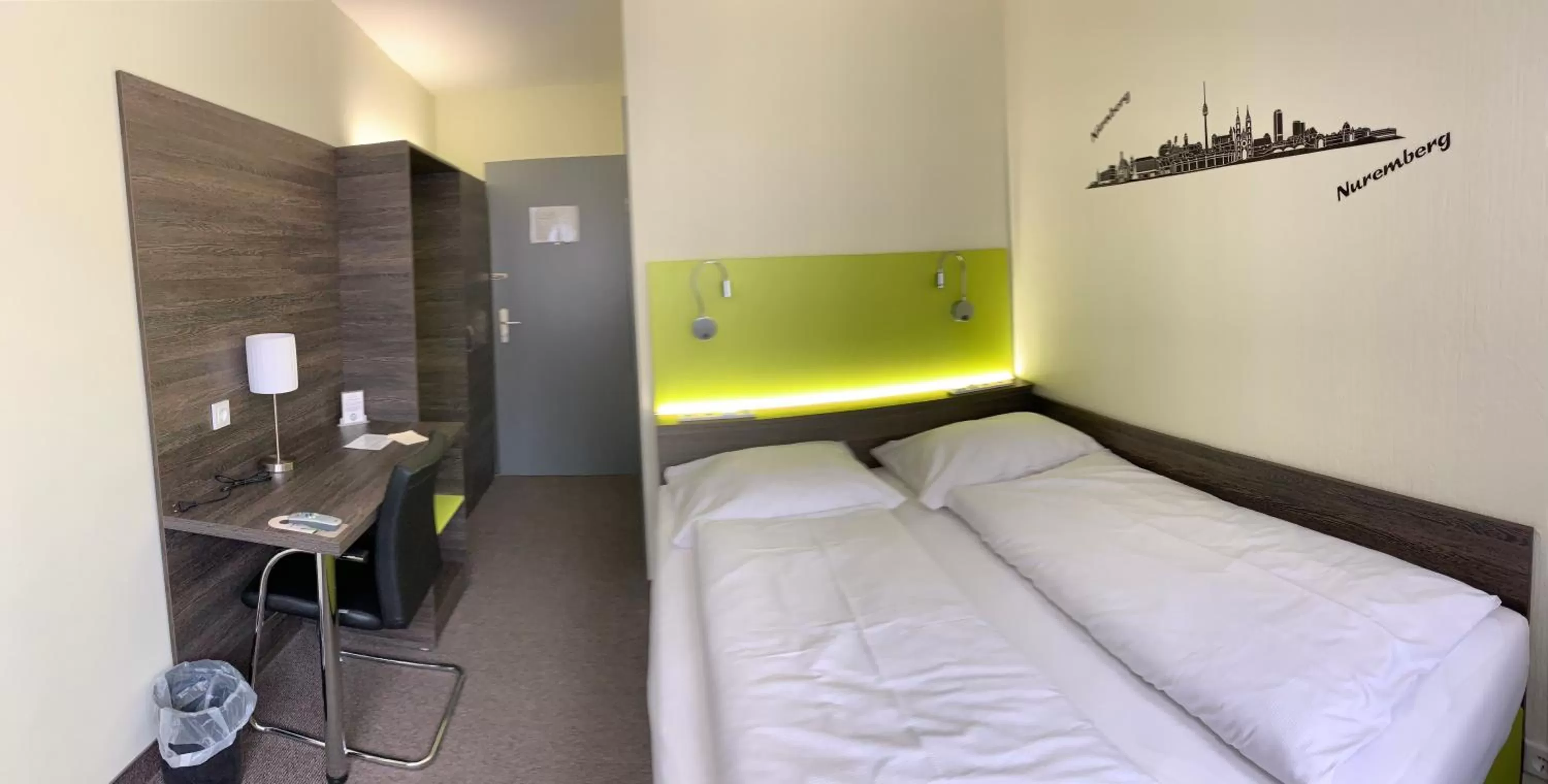 Photo of the whole room, Bed in Behringers City Hotel Nürnberg
