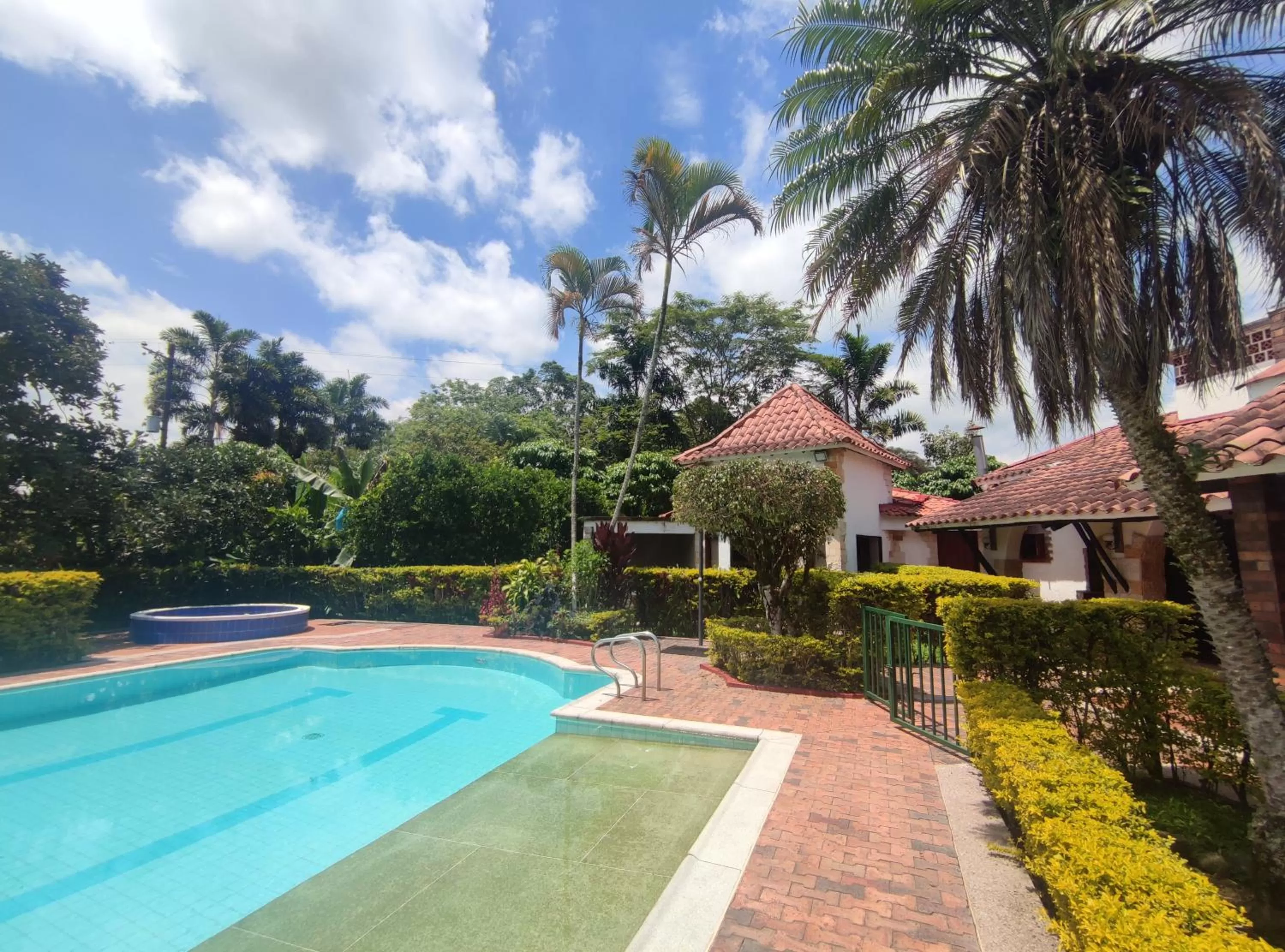 Swimming Pool in Hotel Chalet El Castillo by Majuva