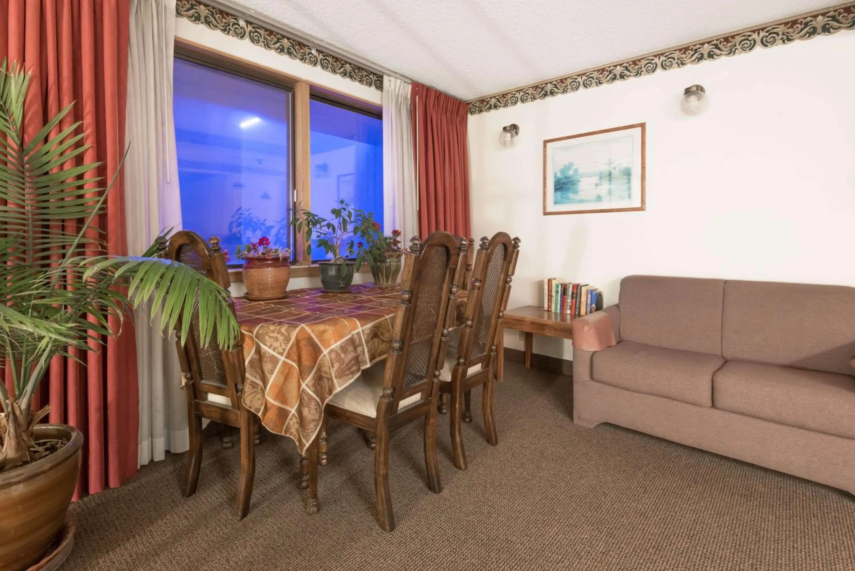 Photo of the whole room in Super 8 by Wyndham Laramie