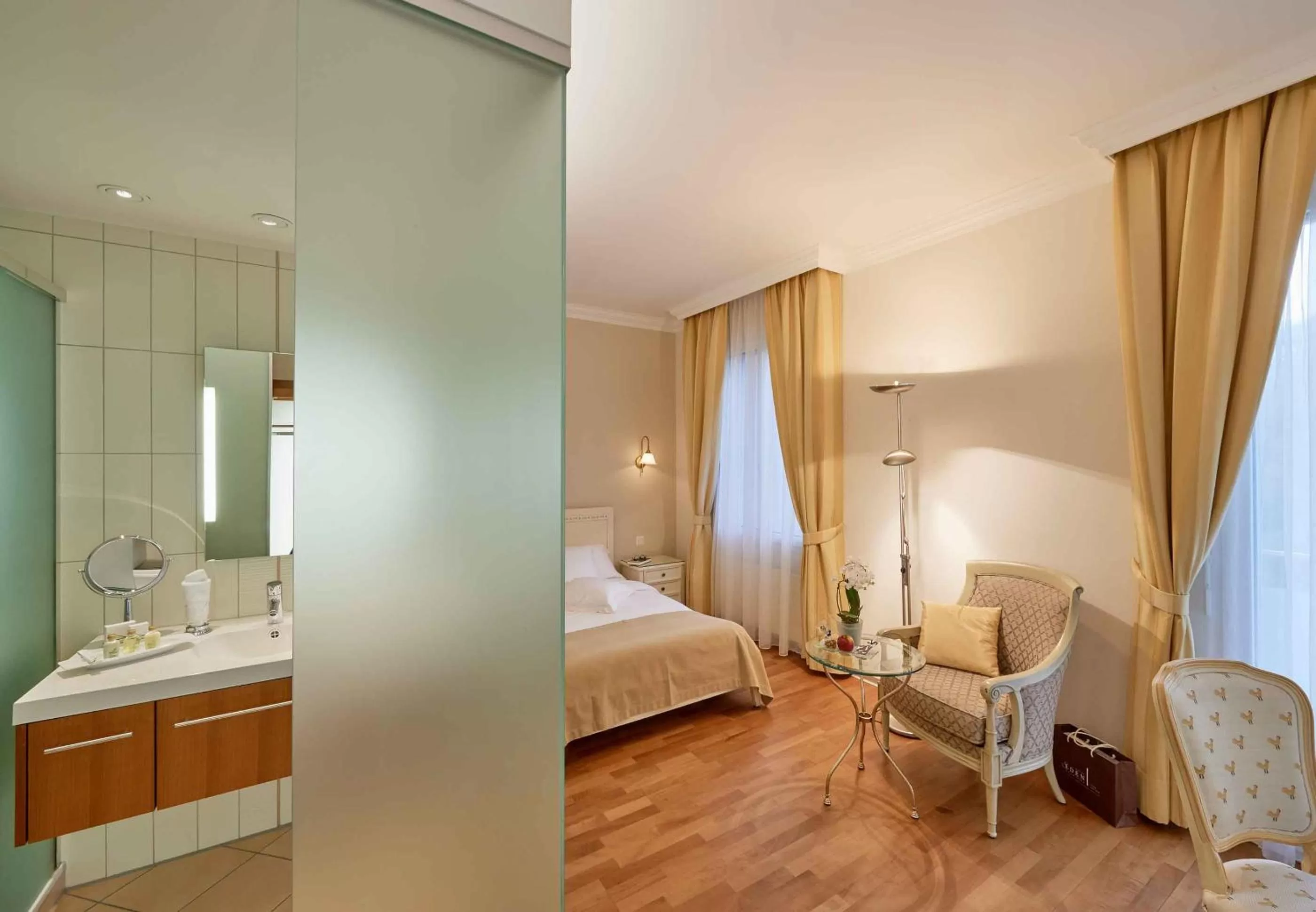 Photo of the whole room, Bed in Hotel Eden Spiez