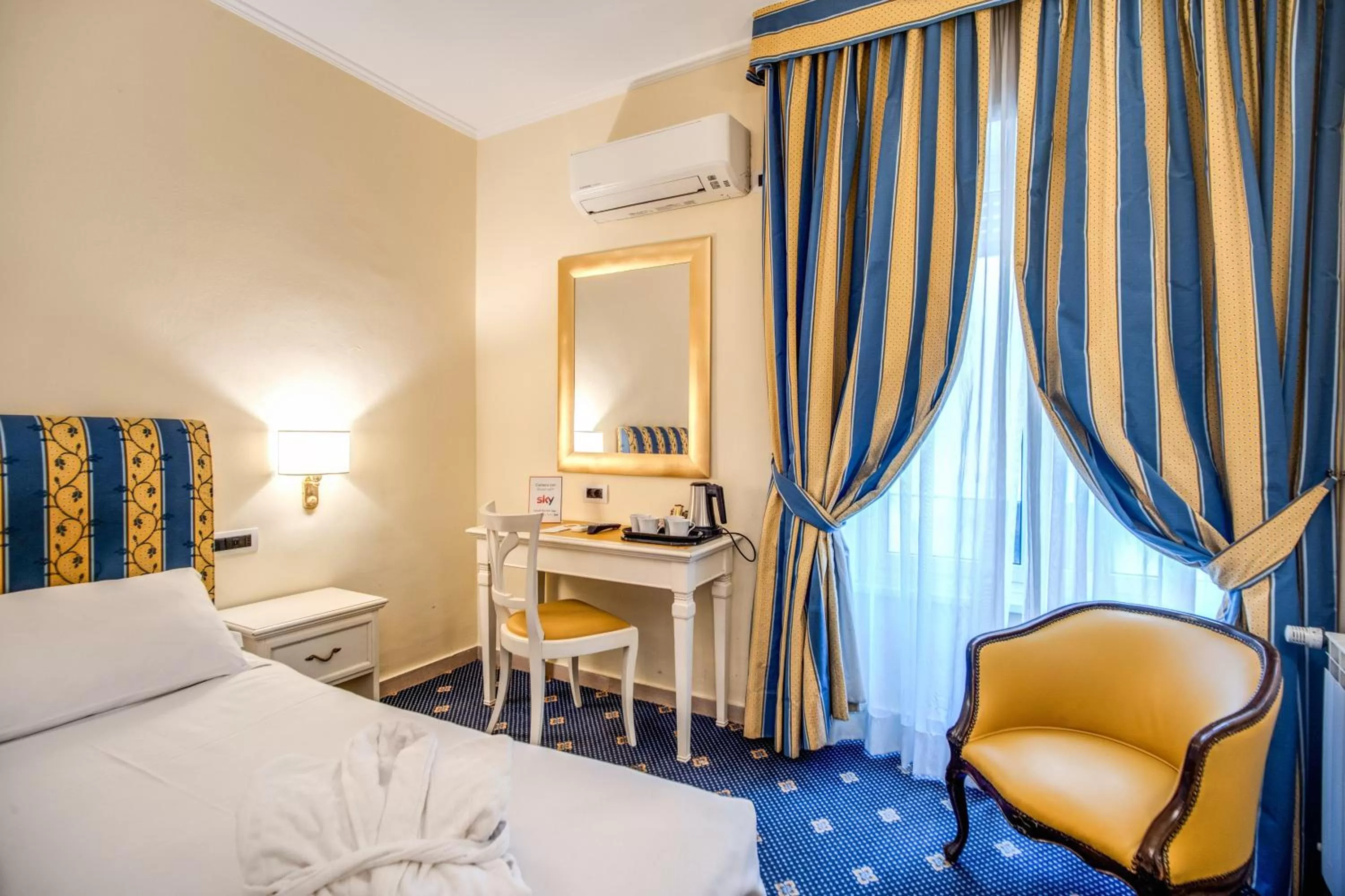 Bed in Hotel Napoleon