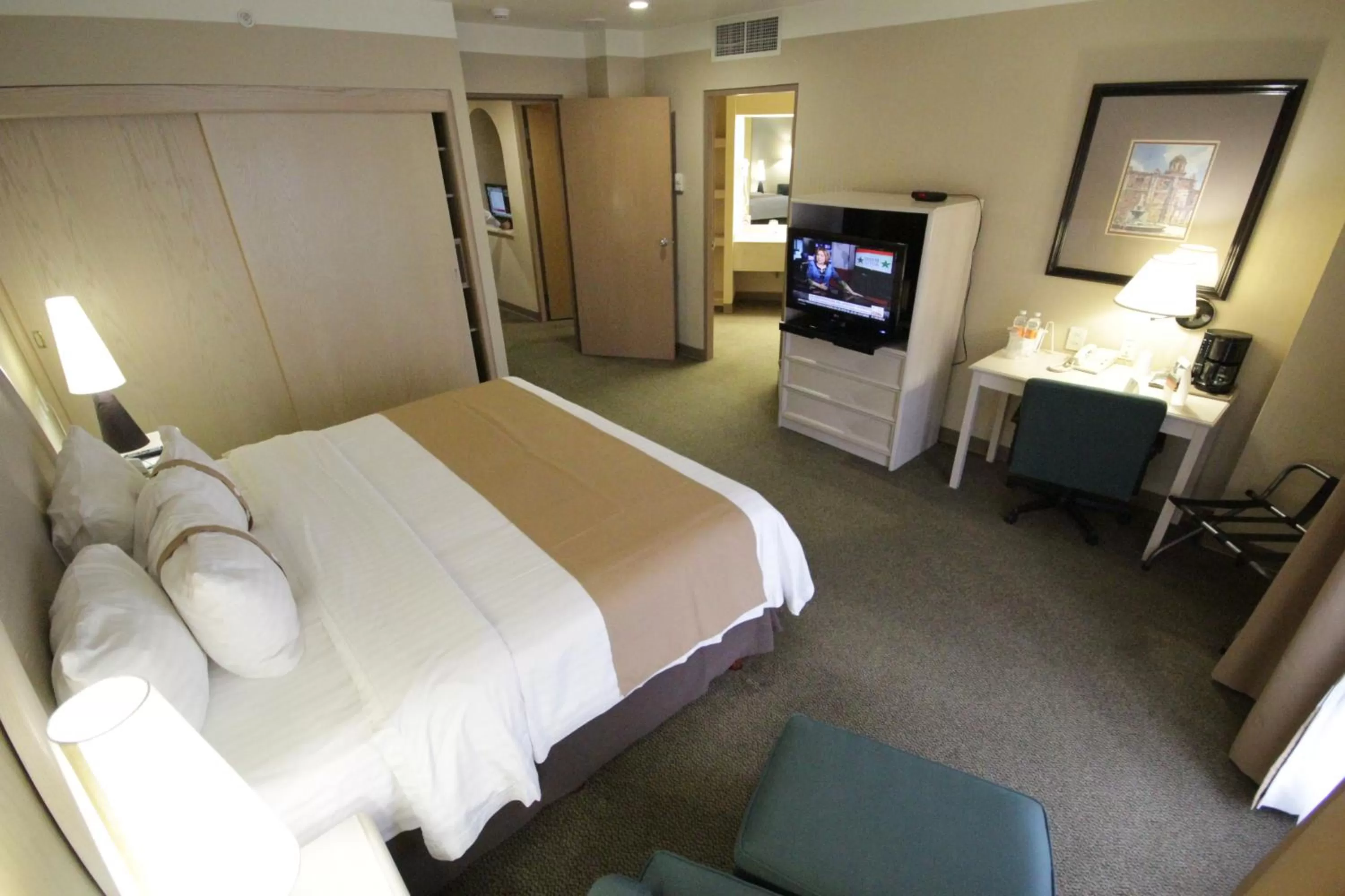 Photo of the whole room, Bed in Holiday Inn Leon-Convention Center by IHG