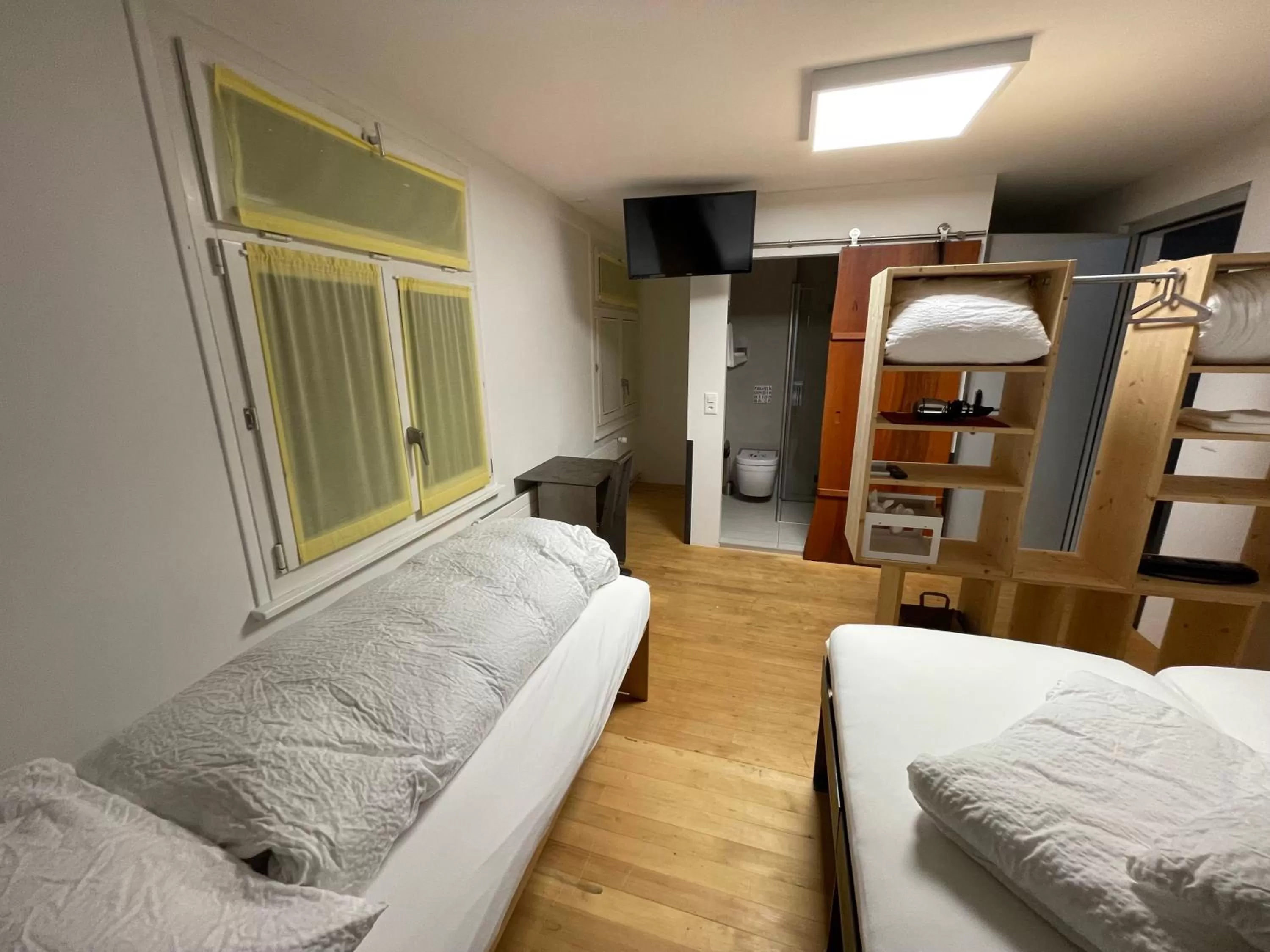 Photo of the whole room, Bed in Boutique Hotel BS16 before Bern City Parking gratis