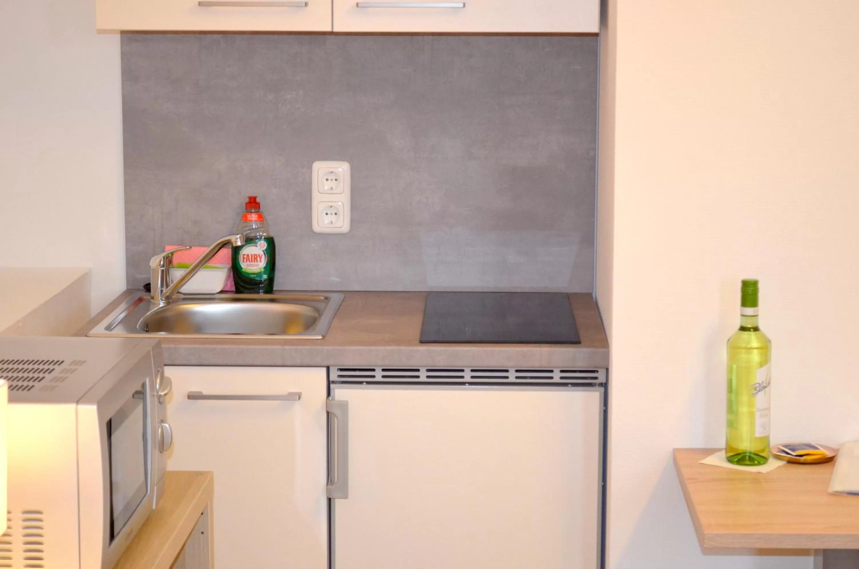 Kitchen or kitchenette, Kitchen/Kitchenette in Hana Aparthotel