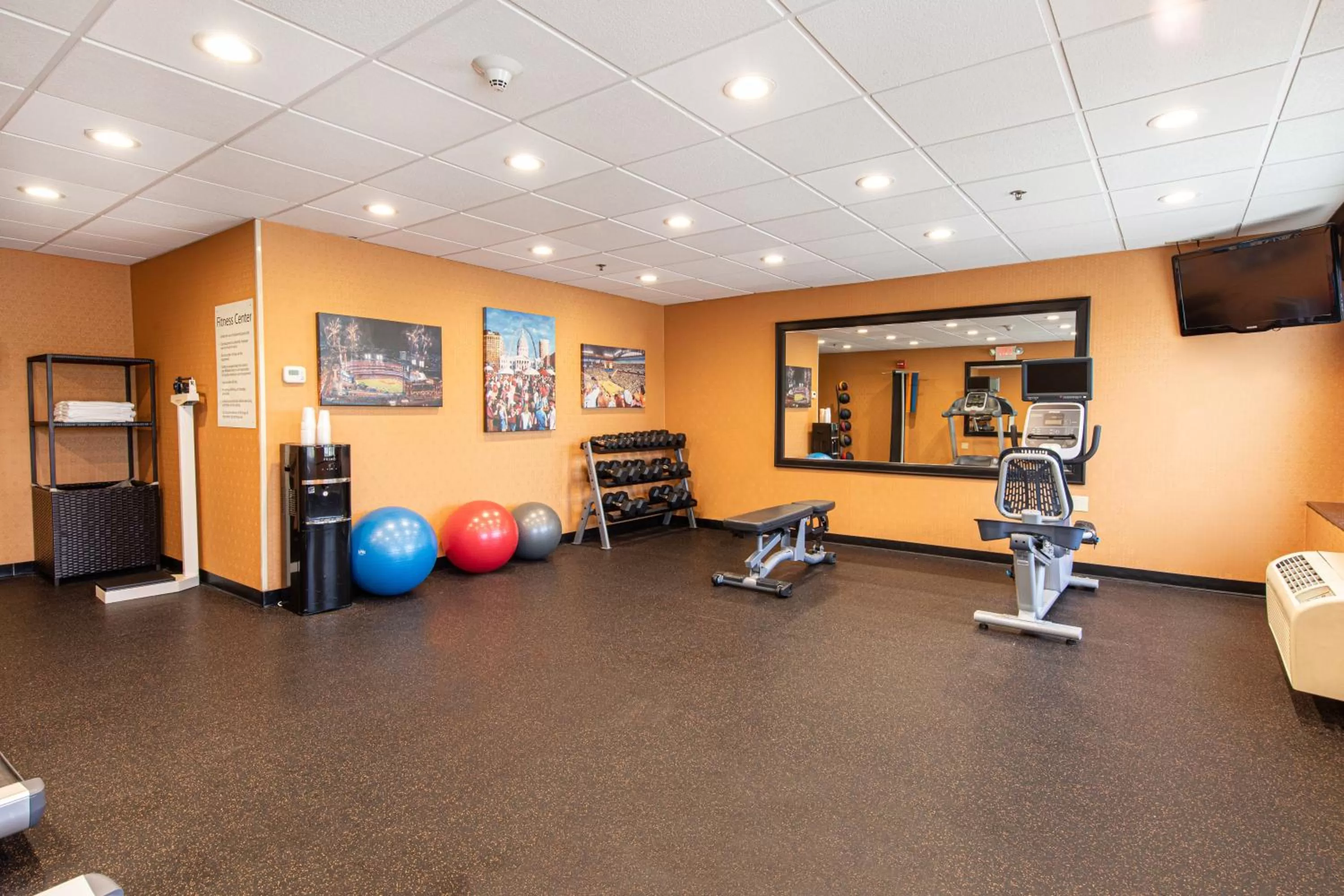 Fitness centre/facilities in Holiday Inn St. Louis Airport West Earth City by IHG