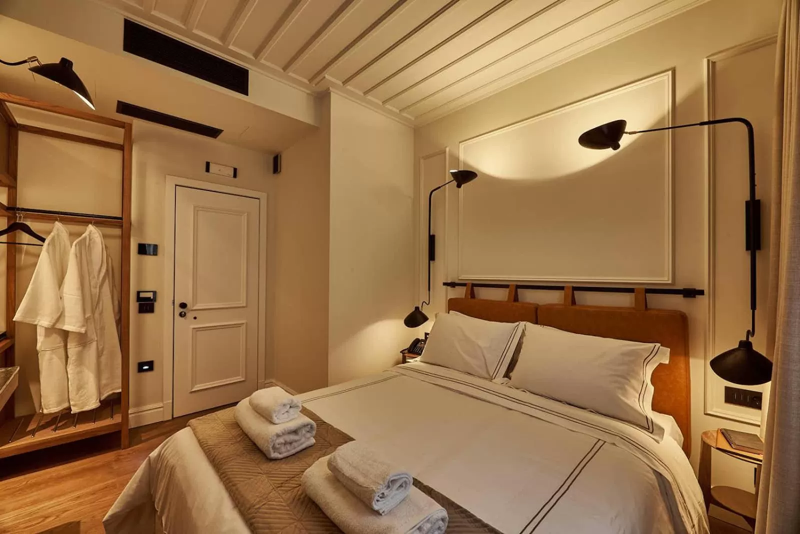 Photo of the whole room, Bed in Regno Di Morea