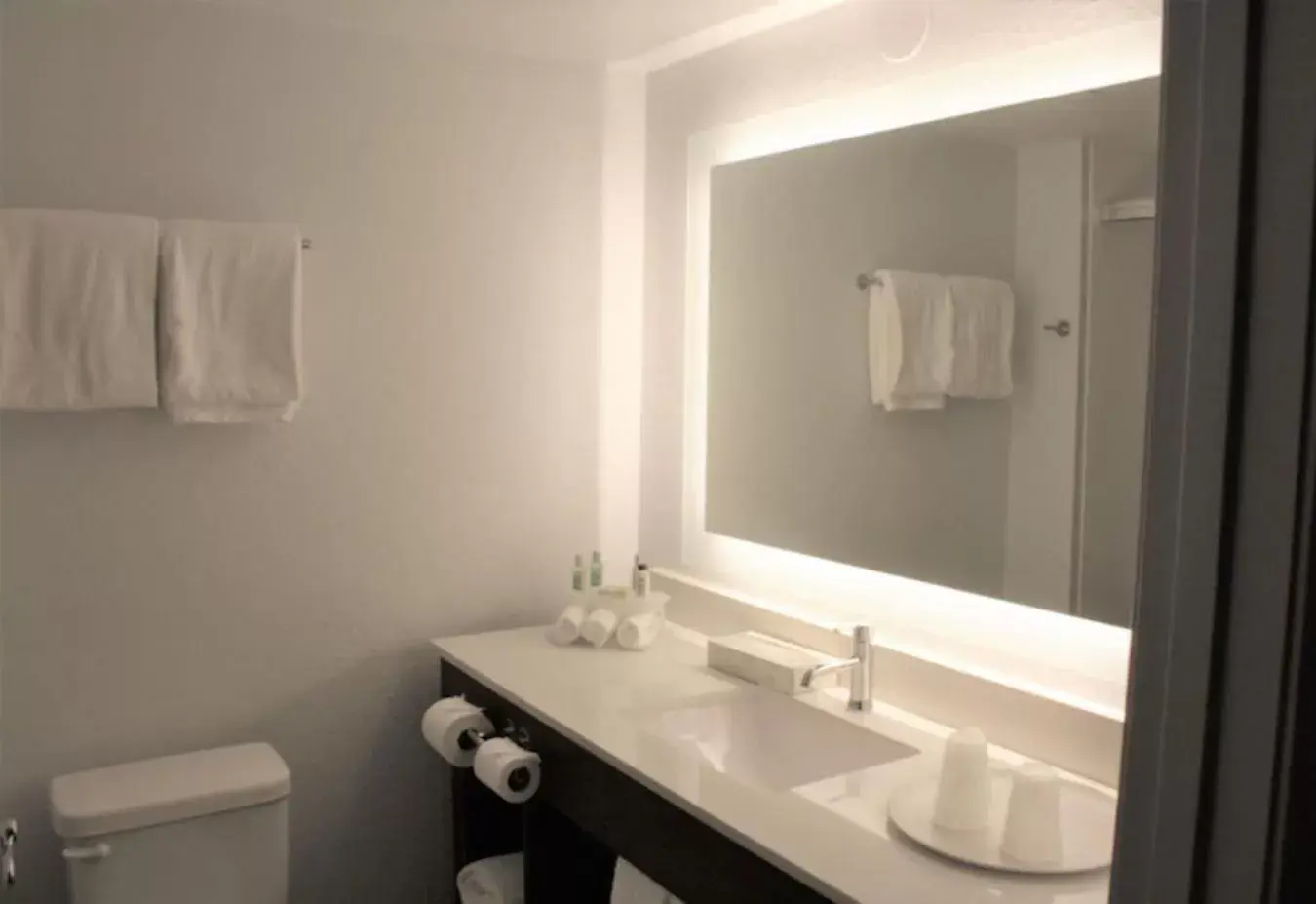 Standard Room in Holiday Inn Express Atlanta - Northeast I-85 - Clairmont Road by IHG Standard Room in Holiday Inn Express Atlanta - Northeast I-85 - Clairmont Road by IHG