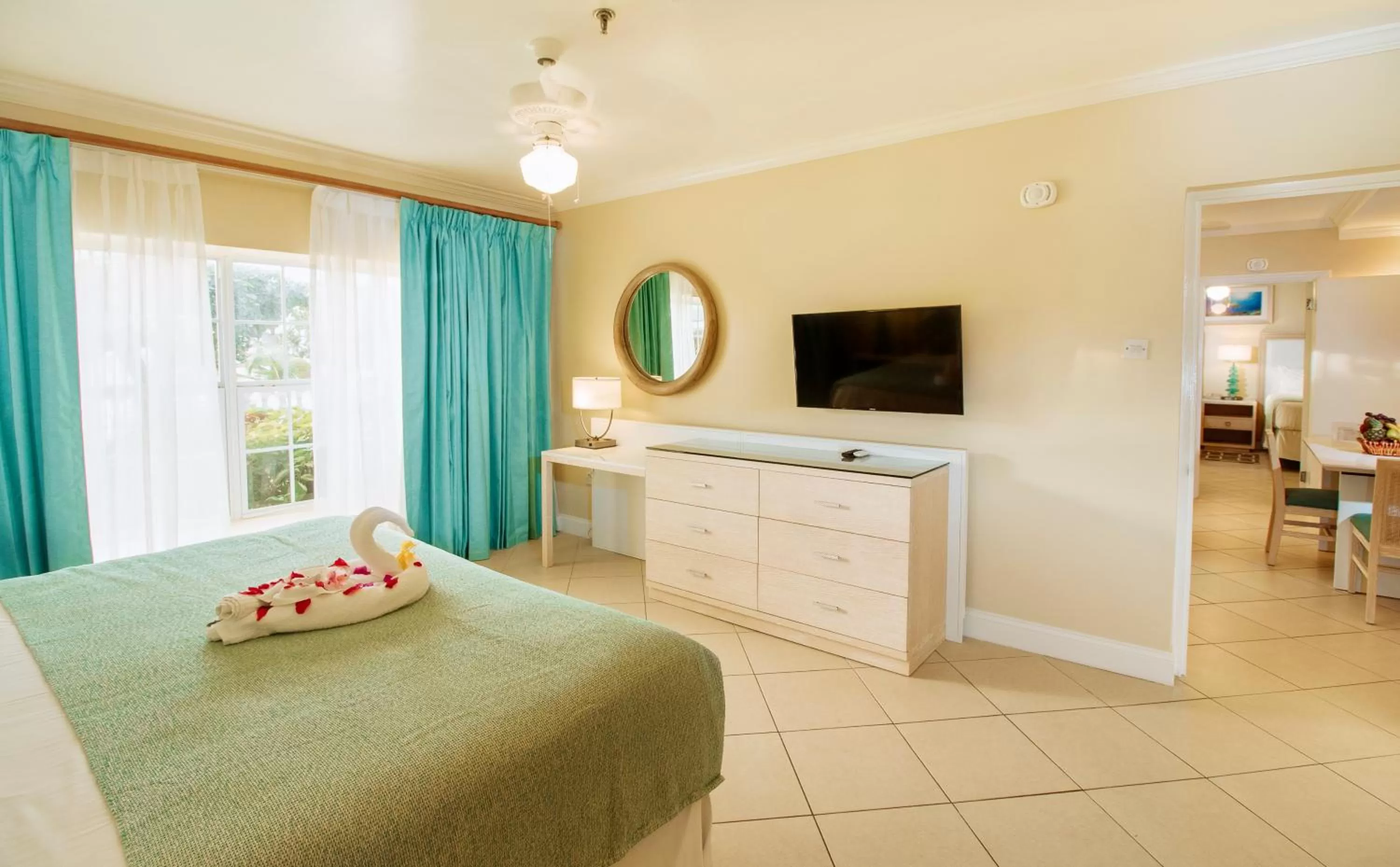 Bedroom, Bed in Bay Gardens Beach Resort & Spa