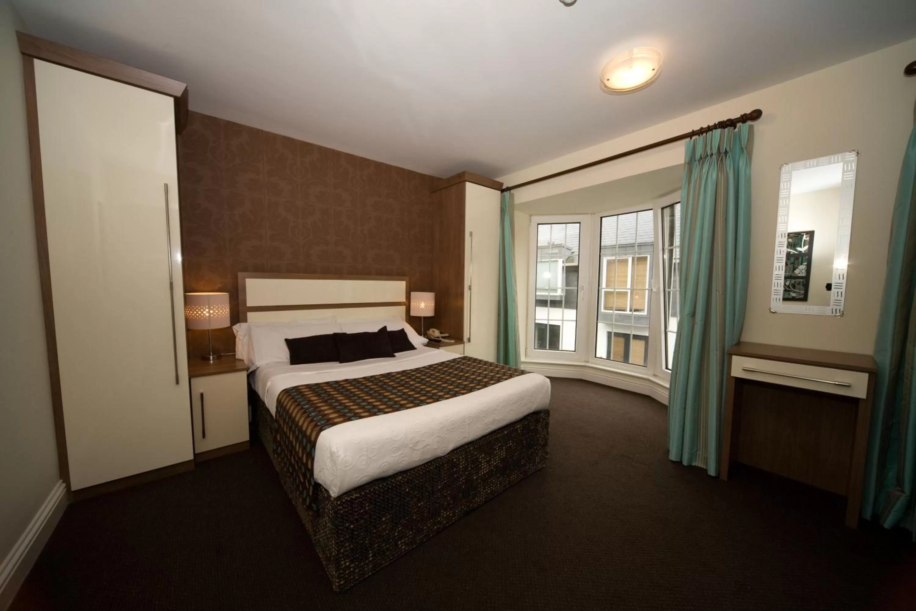 Day, Bed in The White Lady Hotel