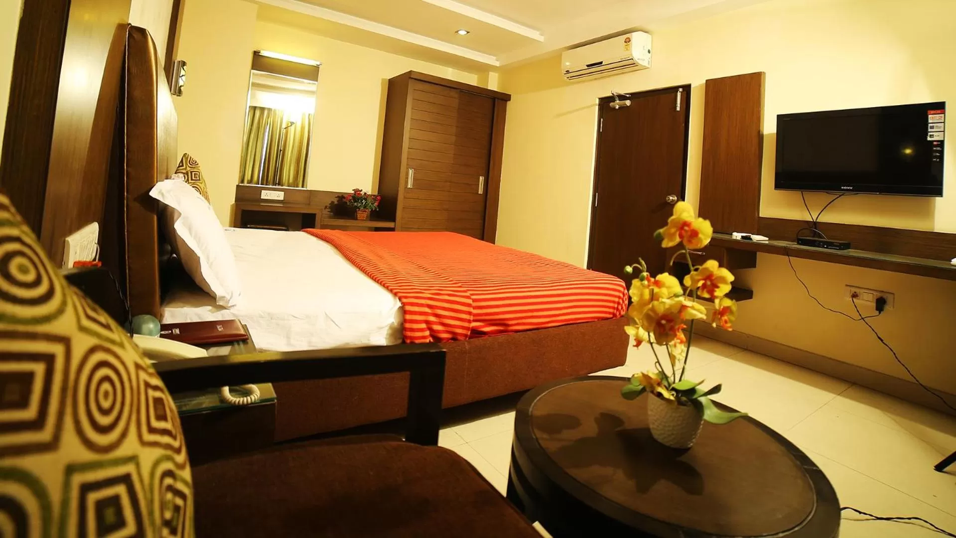 Bed in Hotel Rajavihar