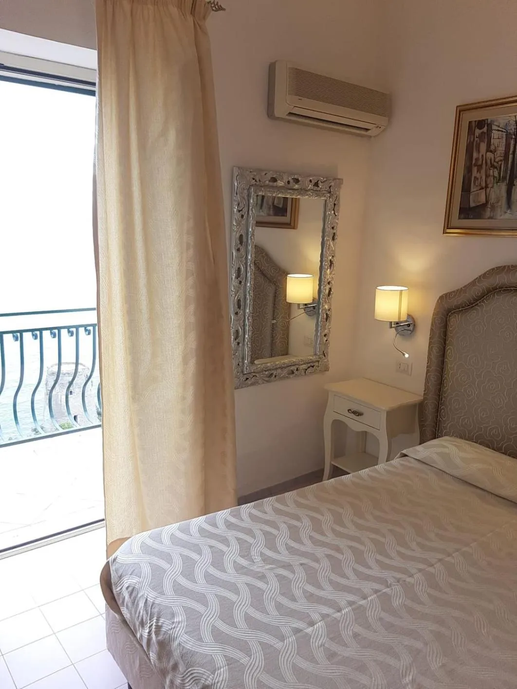 Photo of the whole room, Bed in Hotel La Perla