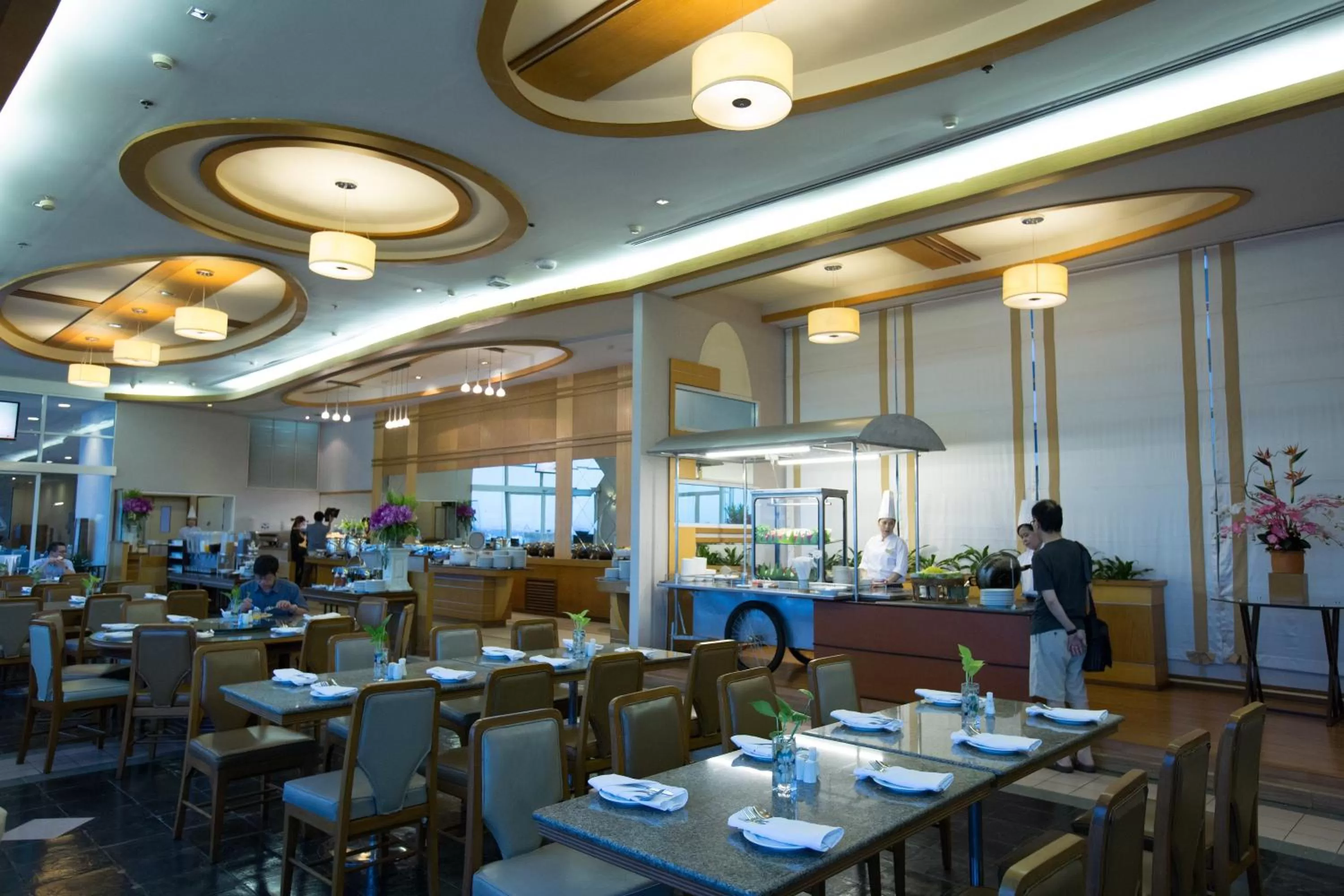 Restaurant/places to eat in Asia Airport Hotel