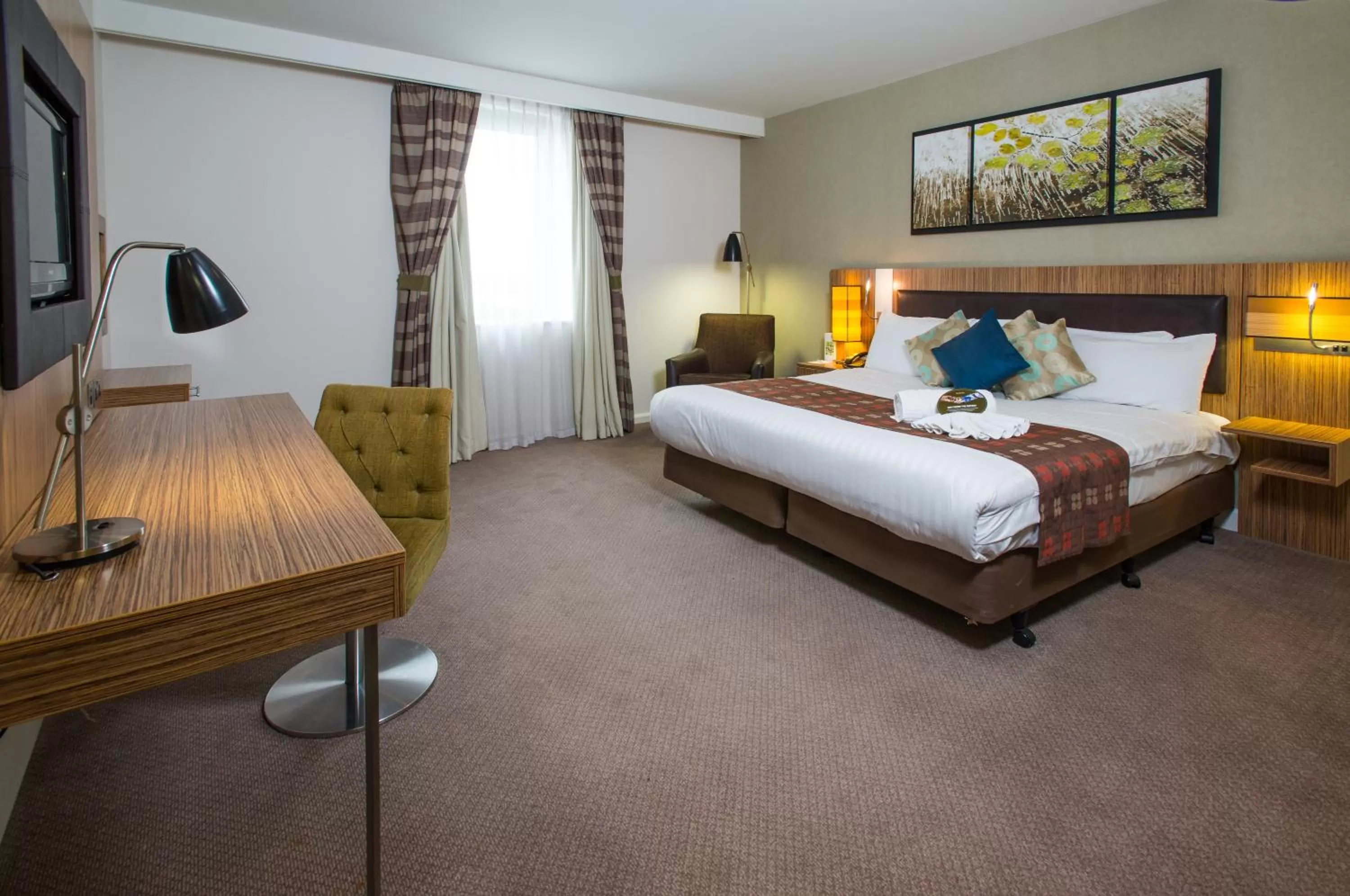 Photo of the whole room, Bed in Holiday Inn Stevenage by IHG