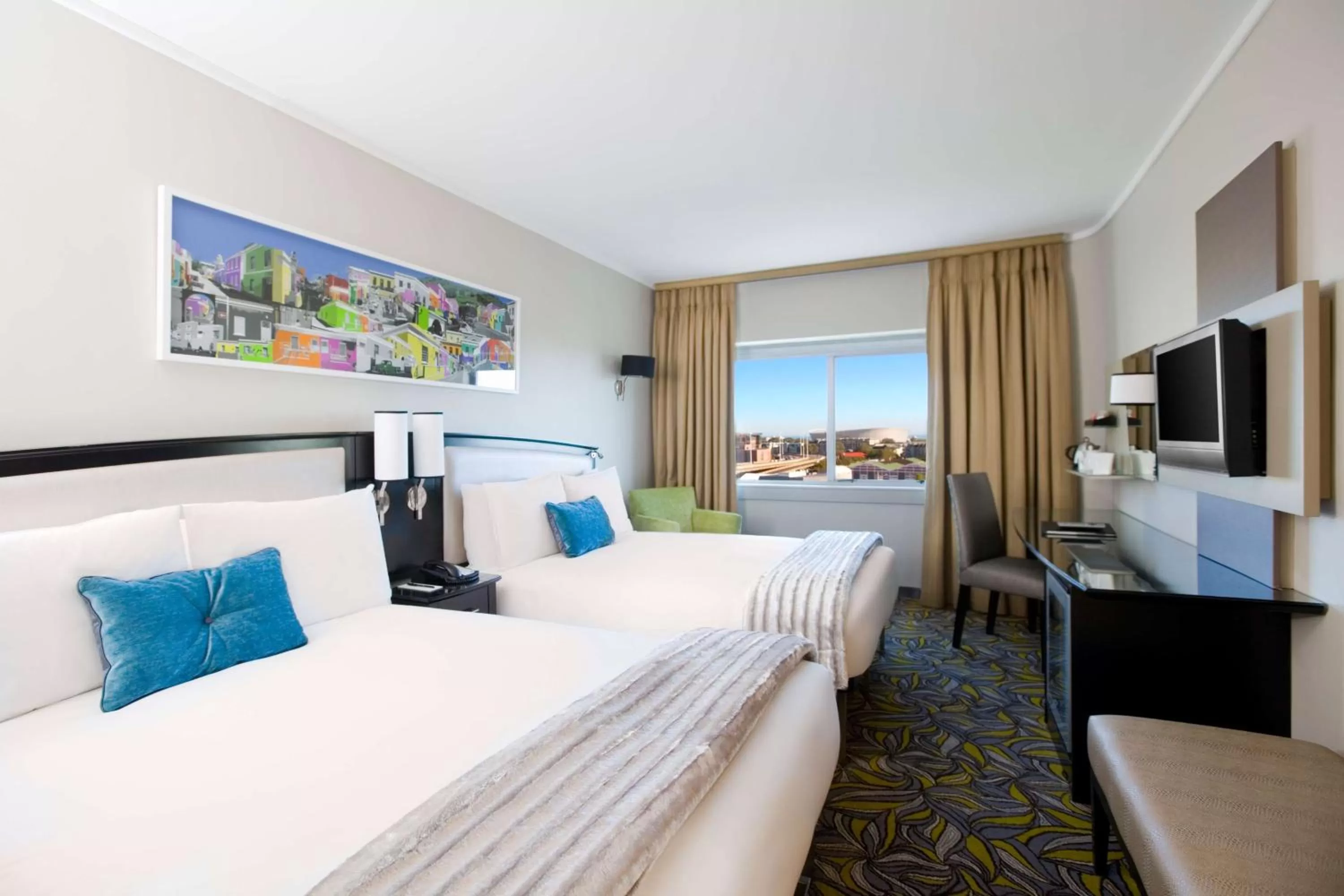 Photo of the whole room, Bed in Southern Sun Waterfront Cape Town
