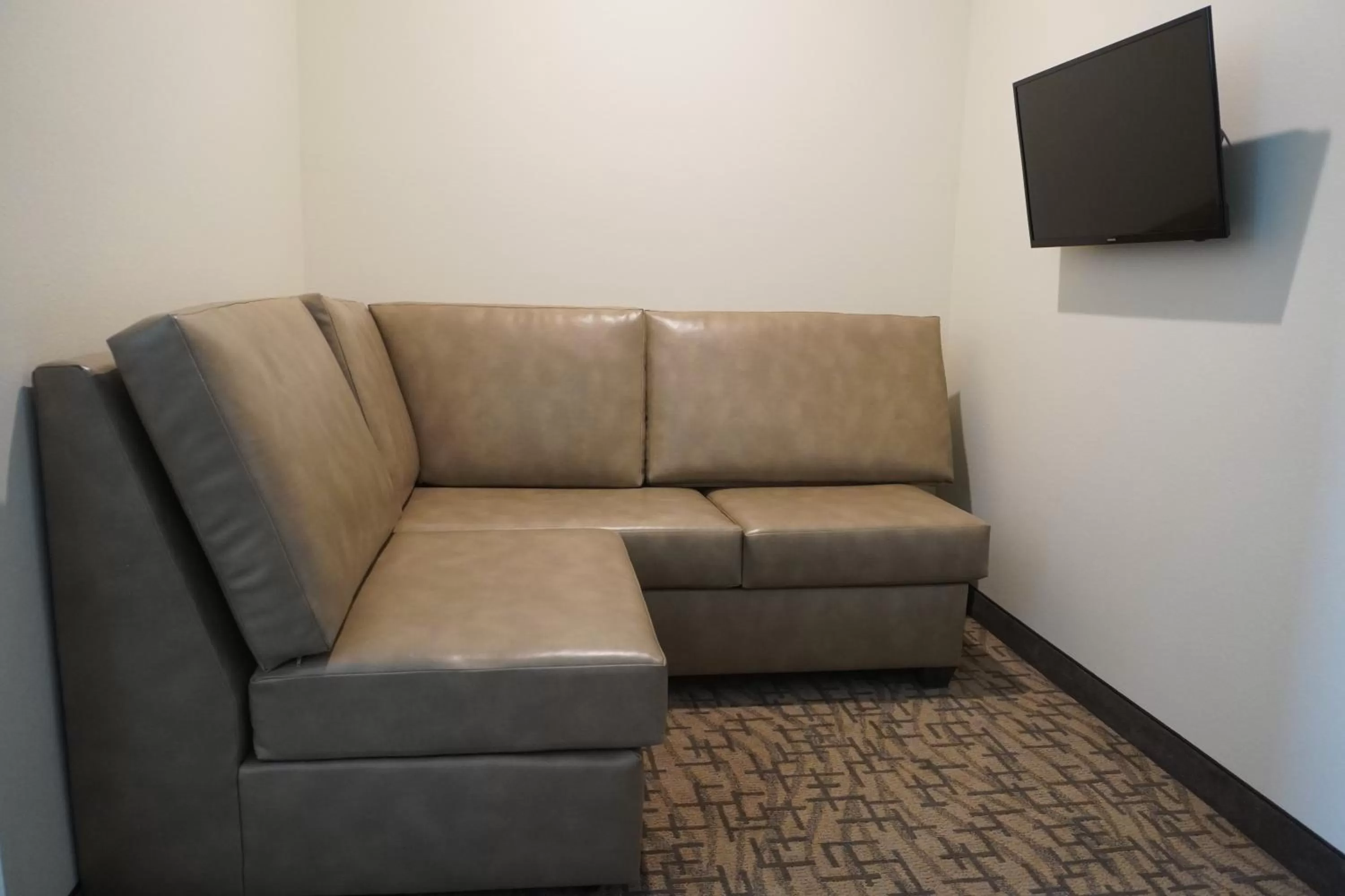Seating area in Comfort Inn & Suites Medina NY near Erie Canal