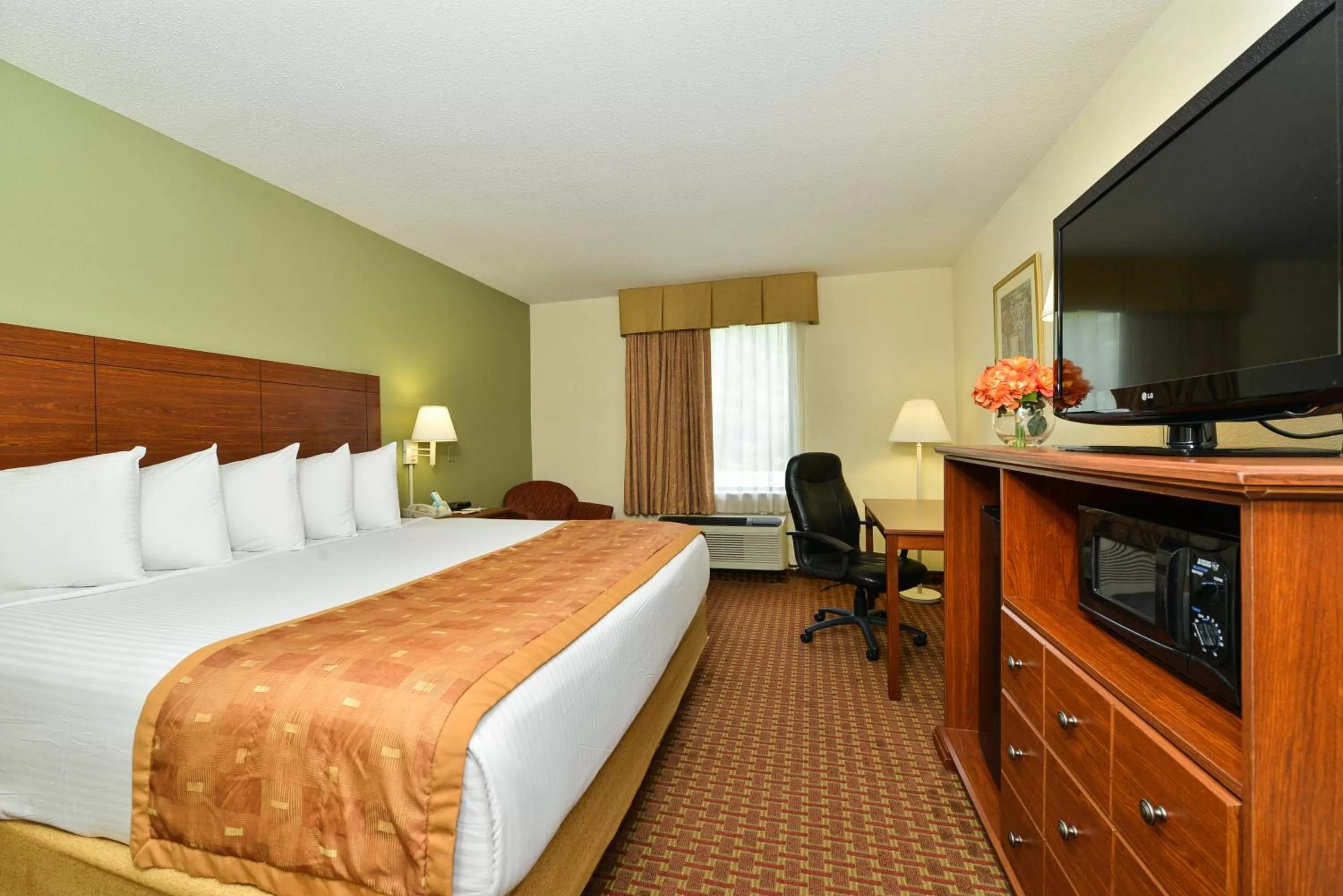 Bed in SureStay Plus Hotel by Best Western Wytheville