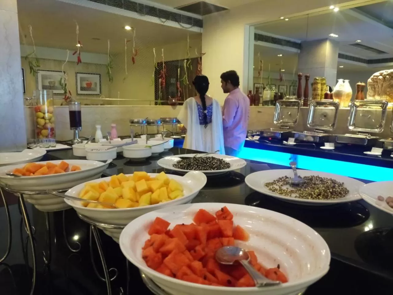 Breakfast in Hampshire Plaza