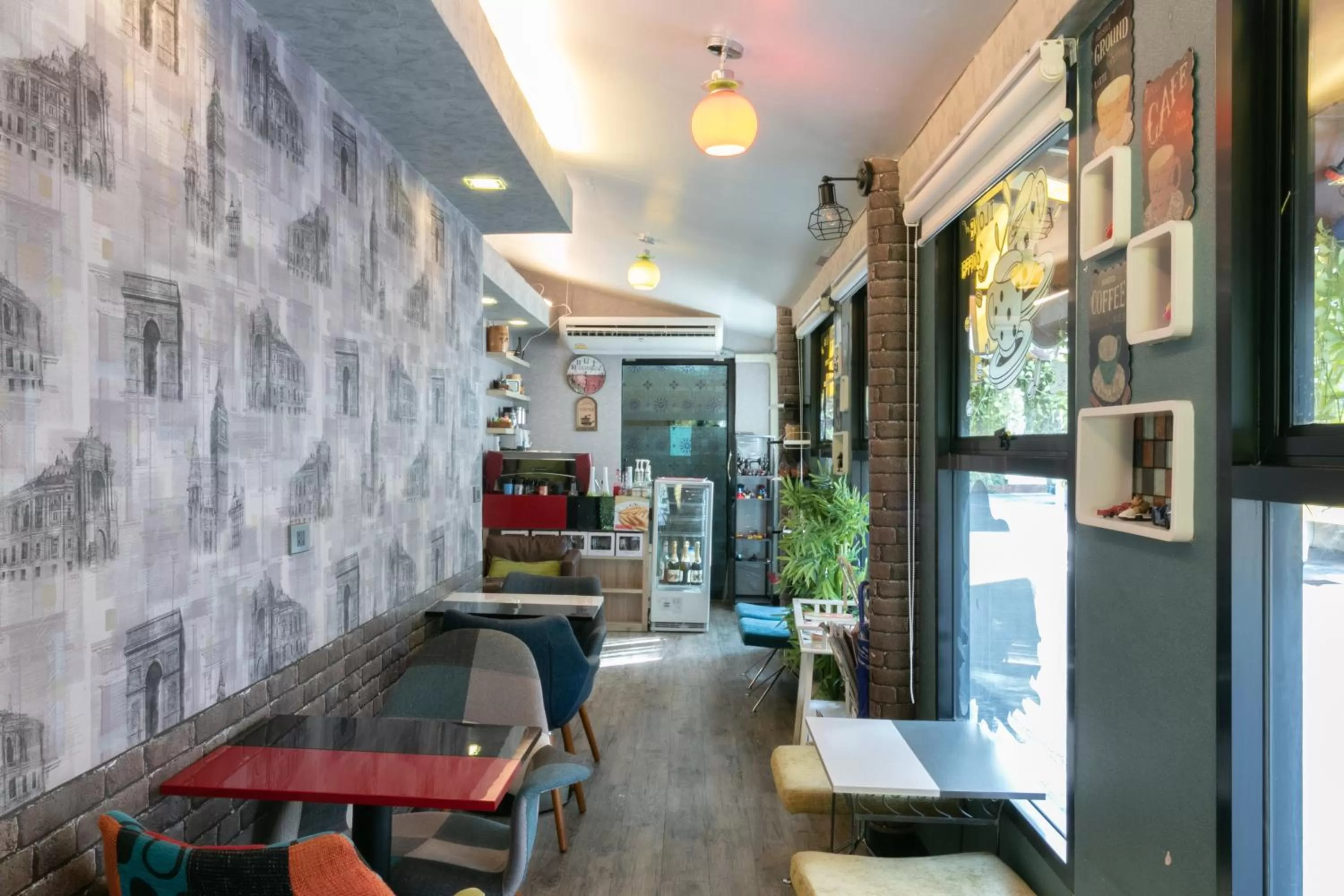 Restaurant/places to eat in P Park Residence Charansanitwong