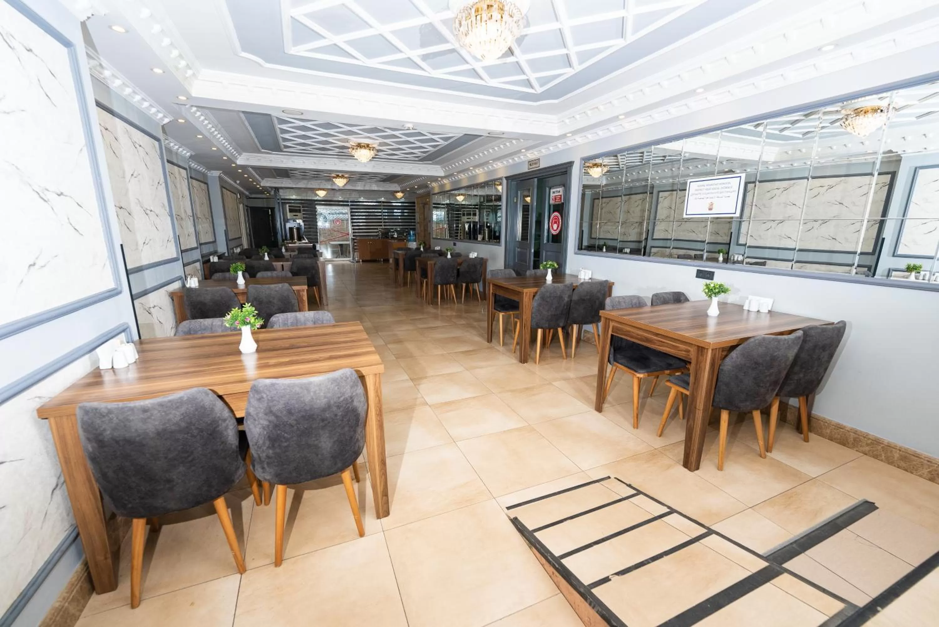 Restaurant/places to eat in Istanbul Panorama Hotel