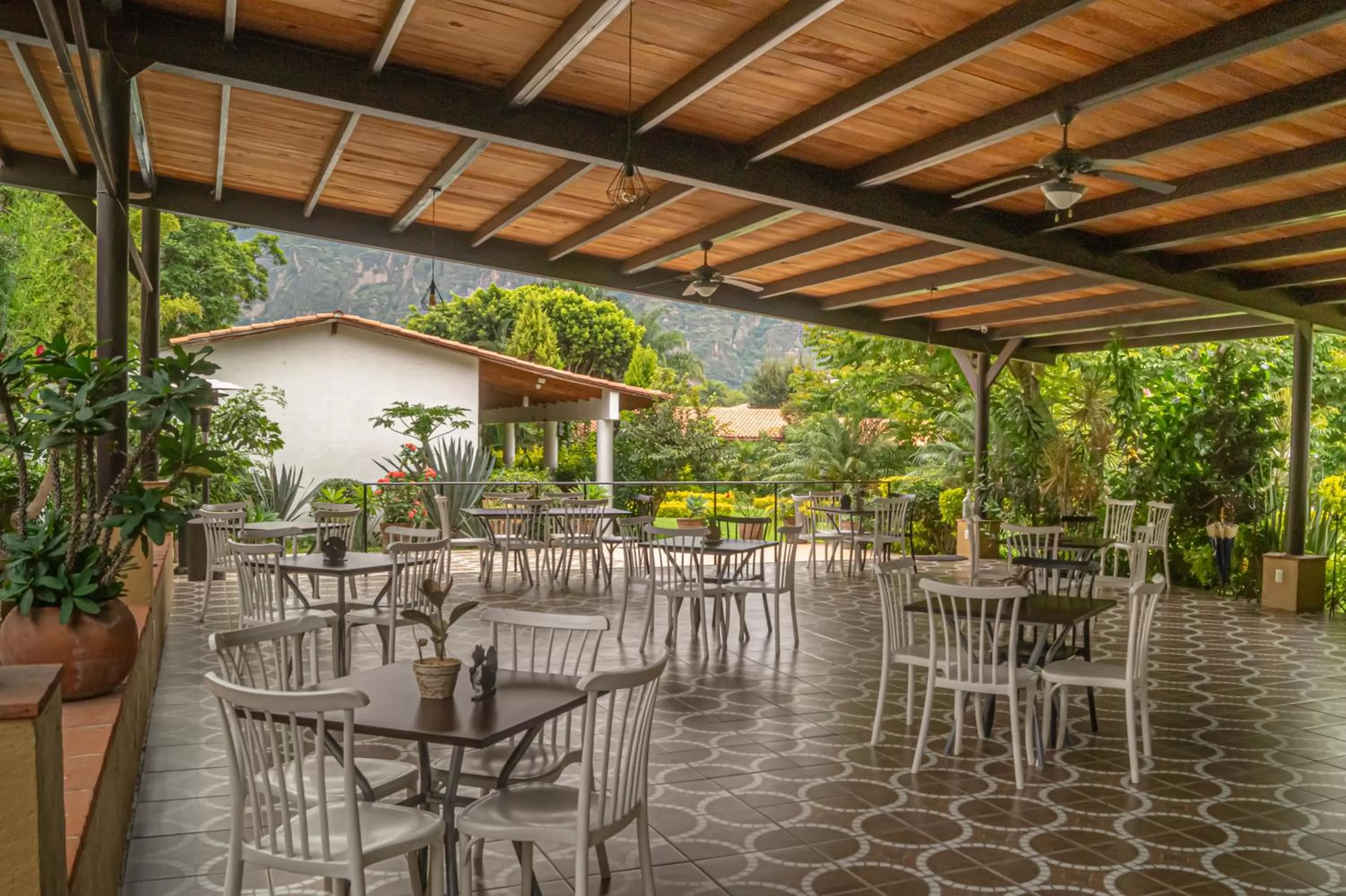 Restaurant/places to eat in Posada La Presa