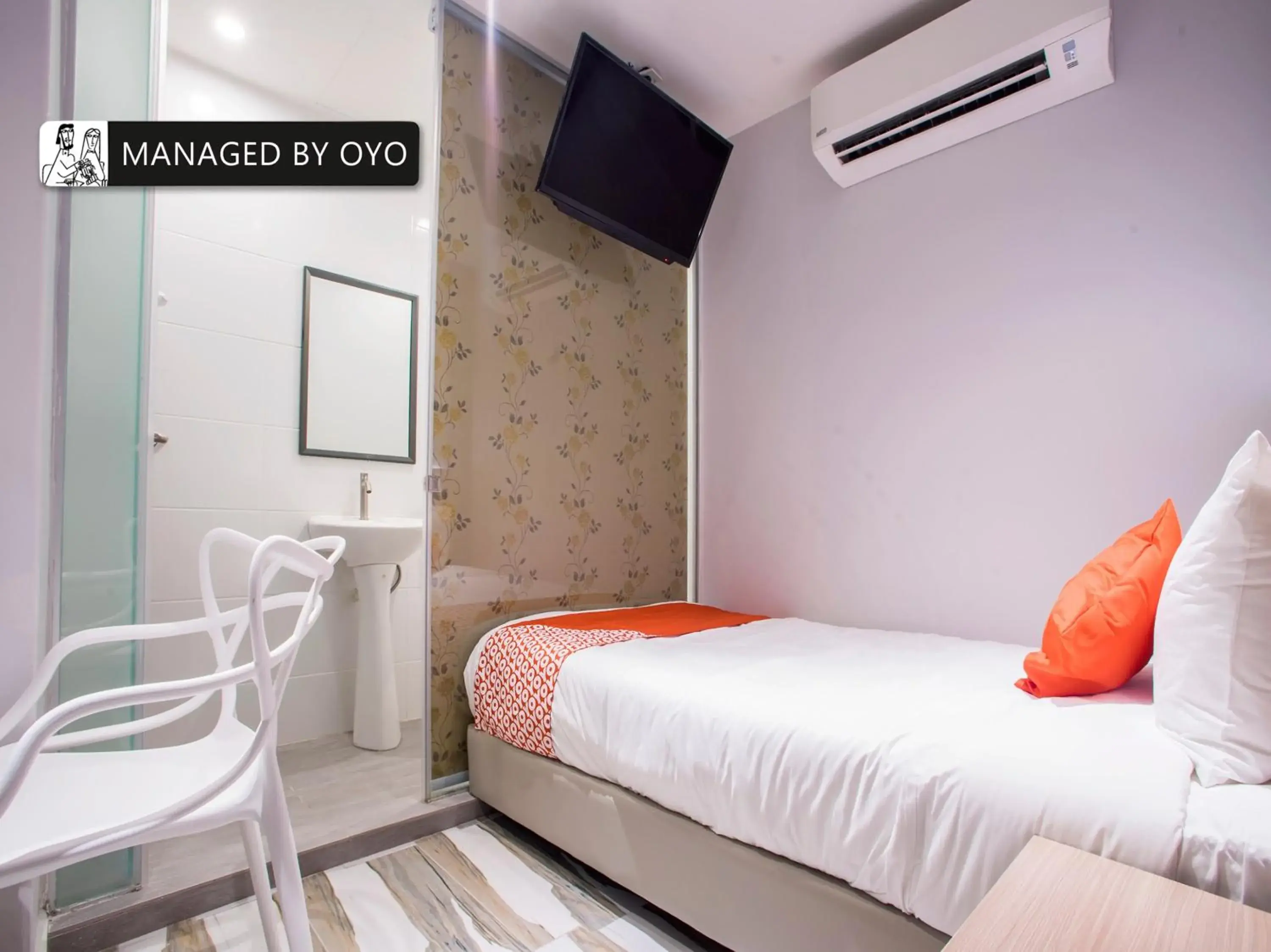 Standard Single Room in Hotel O Gs Hotels Near Strand Mall Standard Single Room in Hotel O Gs Hotels Near Strand Mall