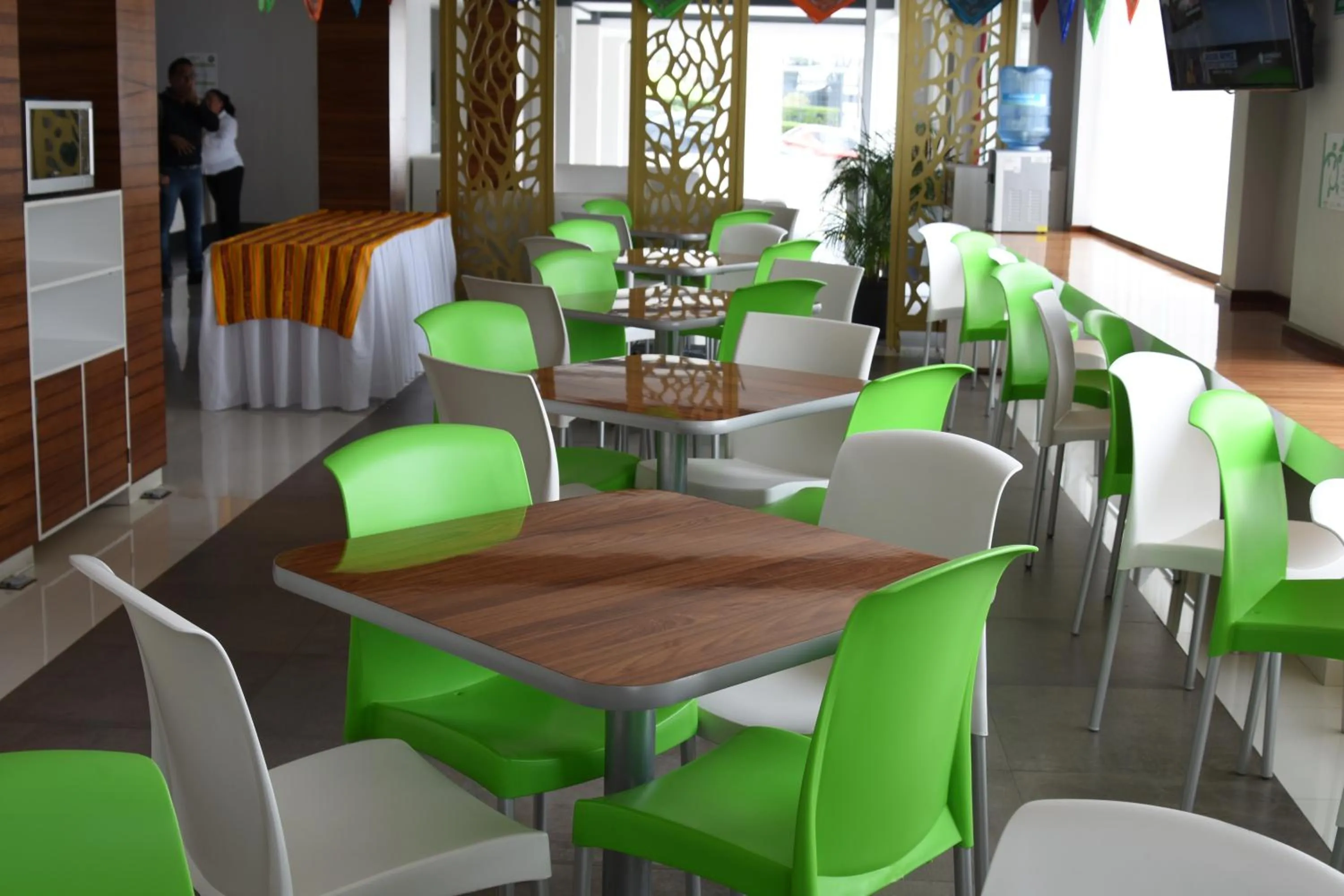 Restaurant/places to eat in SC HOTEL