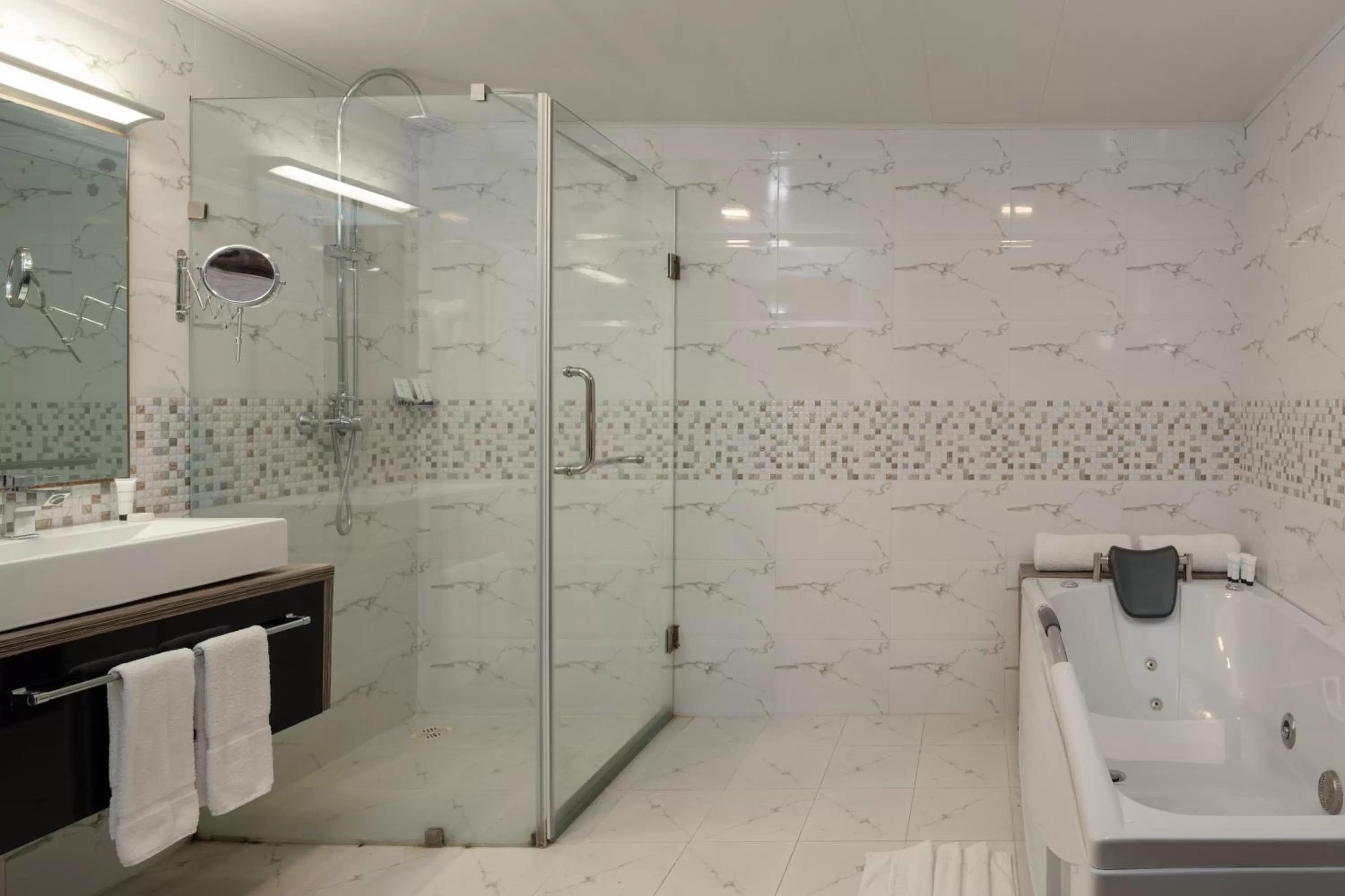 Bathroom in Golden Tulip Dar Es Salaam City Center Hotel