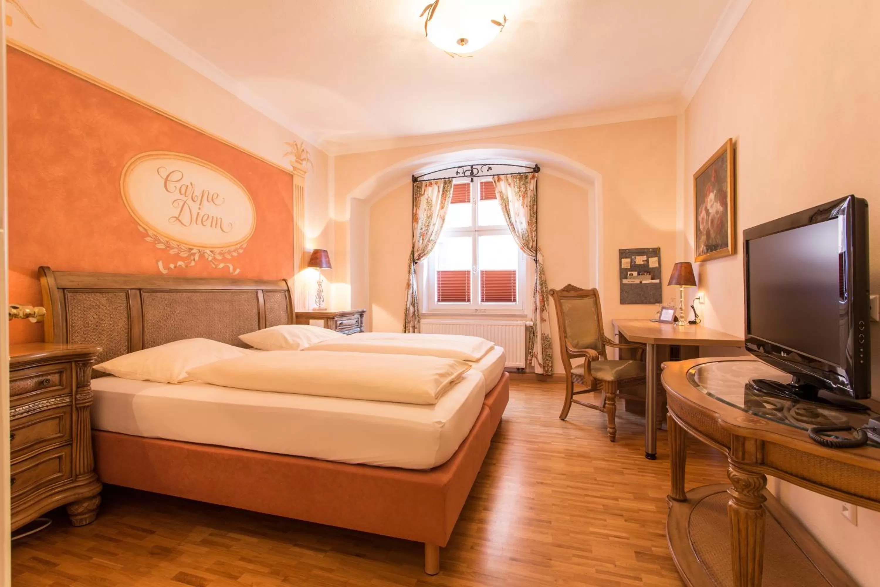 Photo of the whole room, Bed in Meiser Altstadt Hotel