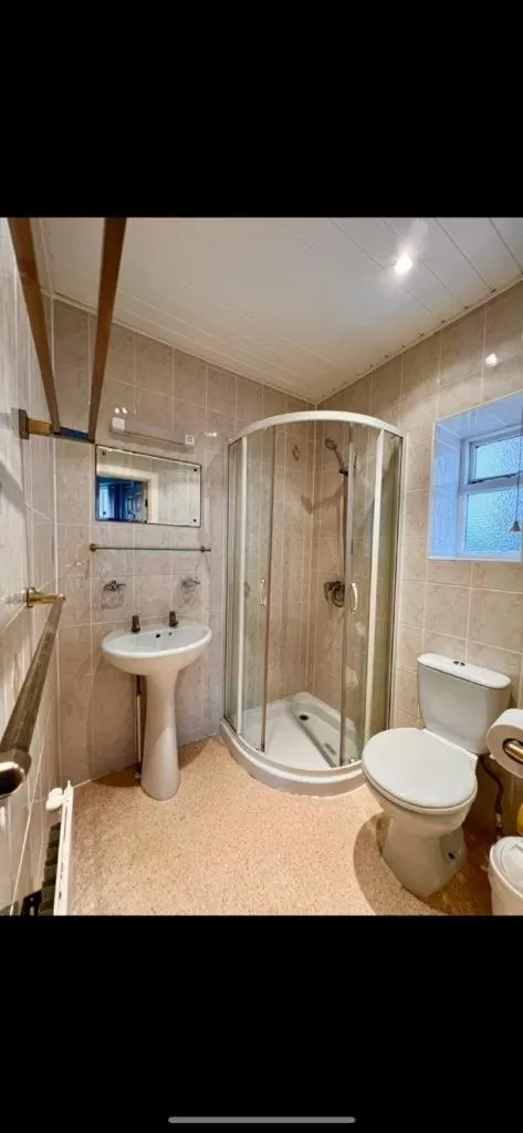 Shower, Bathroom in The Silver How