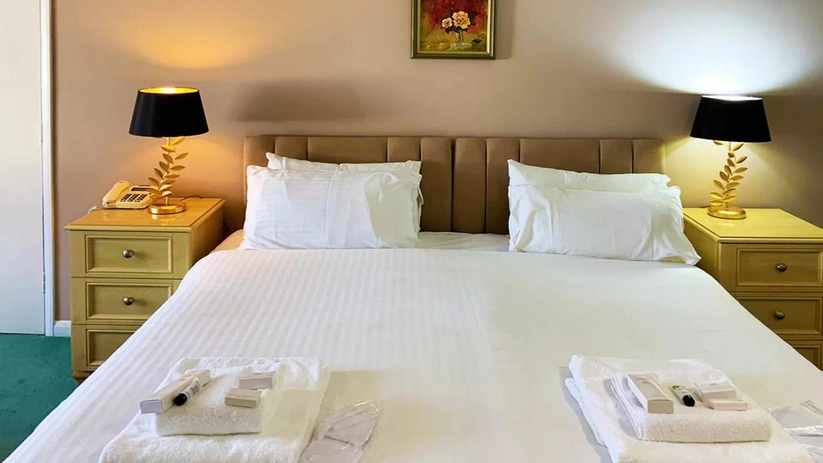 Bed in Northfield Hotel