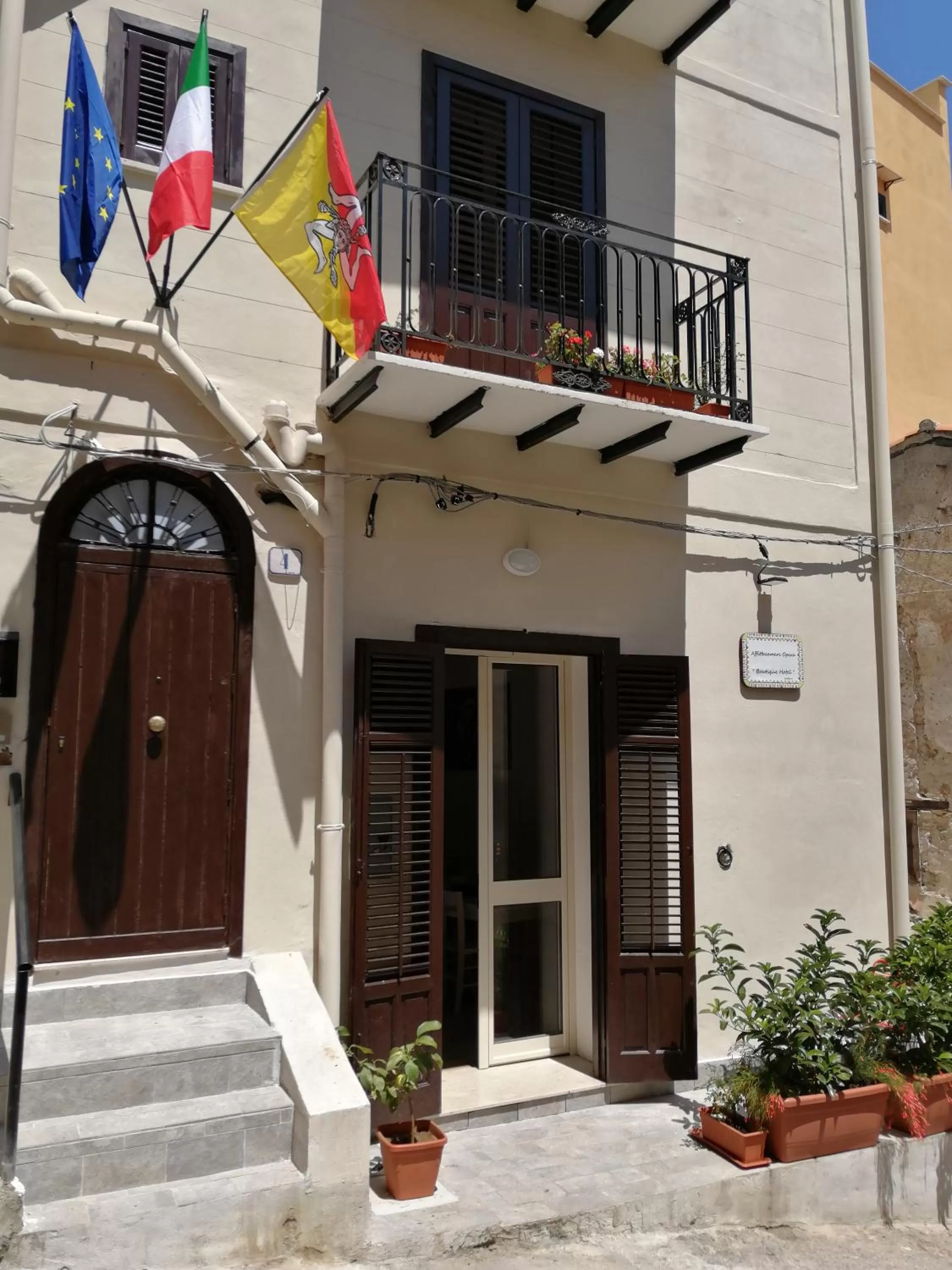 Facade/entrance in Opera Boutique Rooms