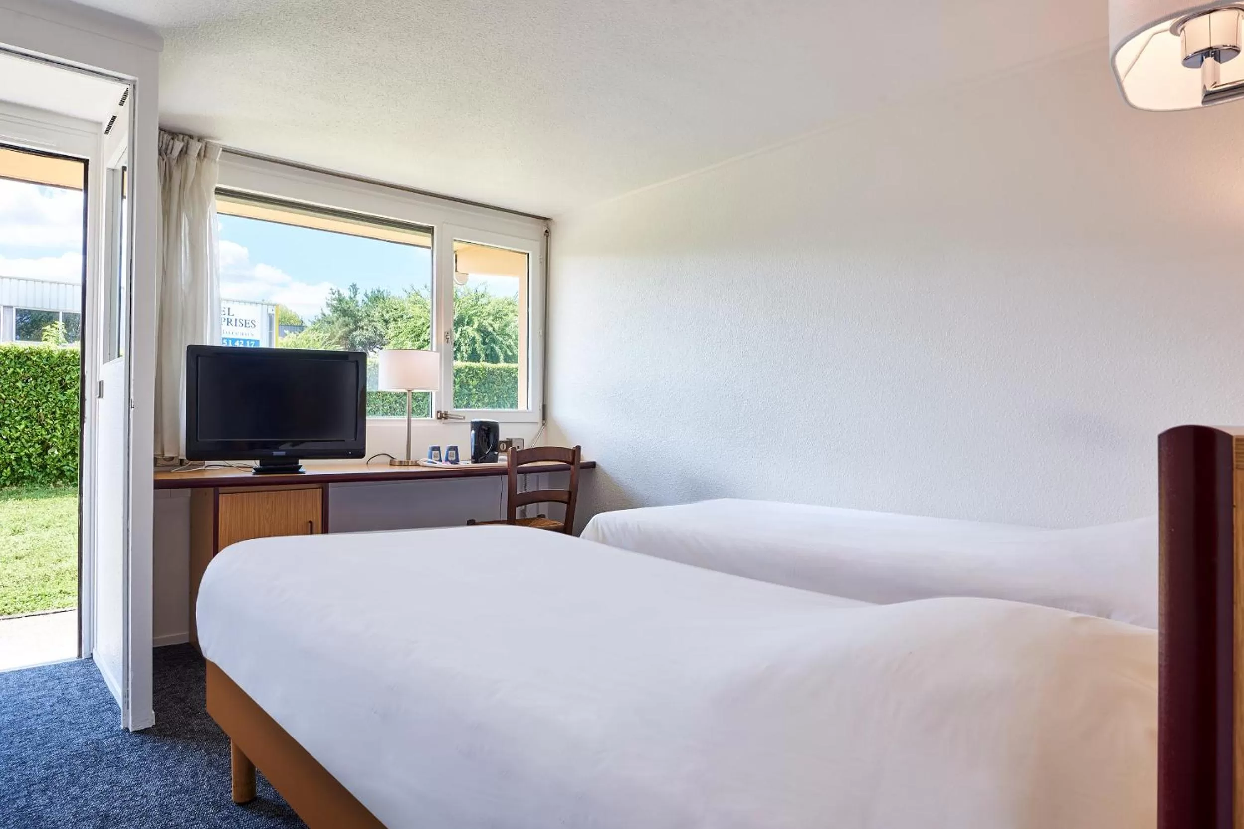 Bedroom, Bed in Kyriad Tarbes Bastillac