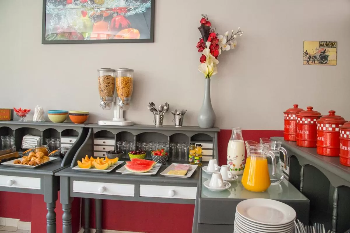 Restaurant/places to eat in Hotel du Forum