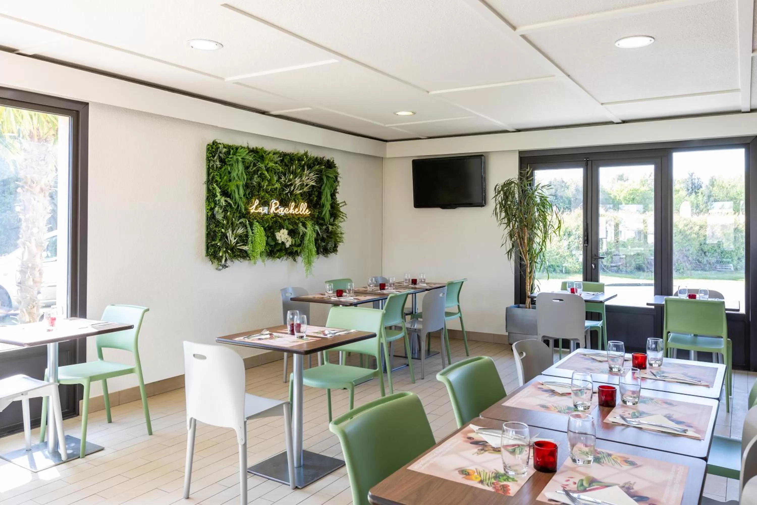 Restaurant/places to eat in Campanile La Rochelle Nord - Puilboreau Chagnolet