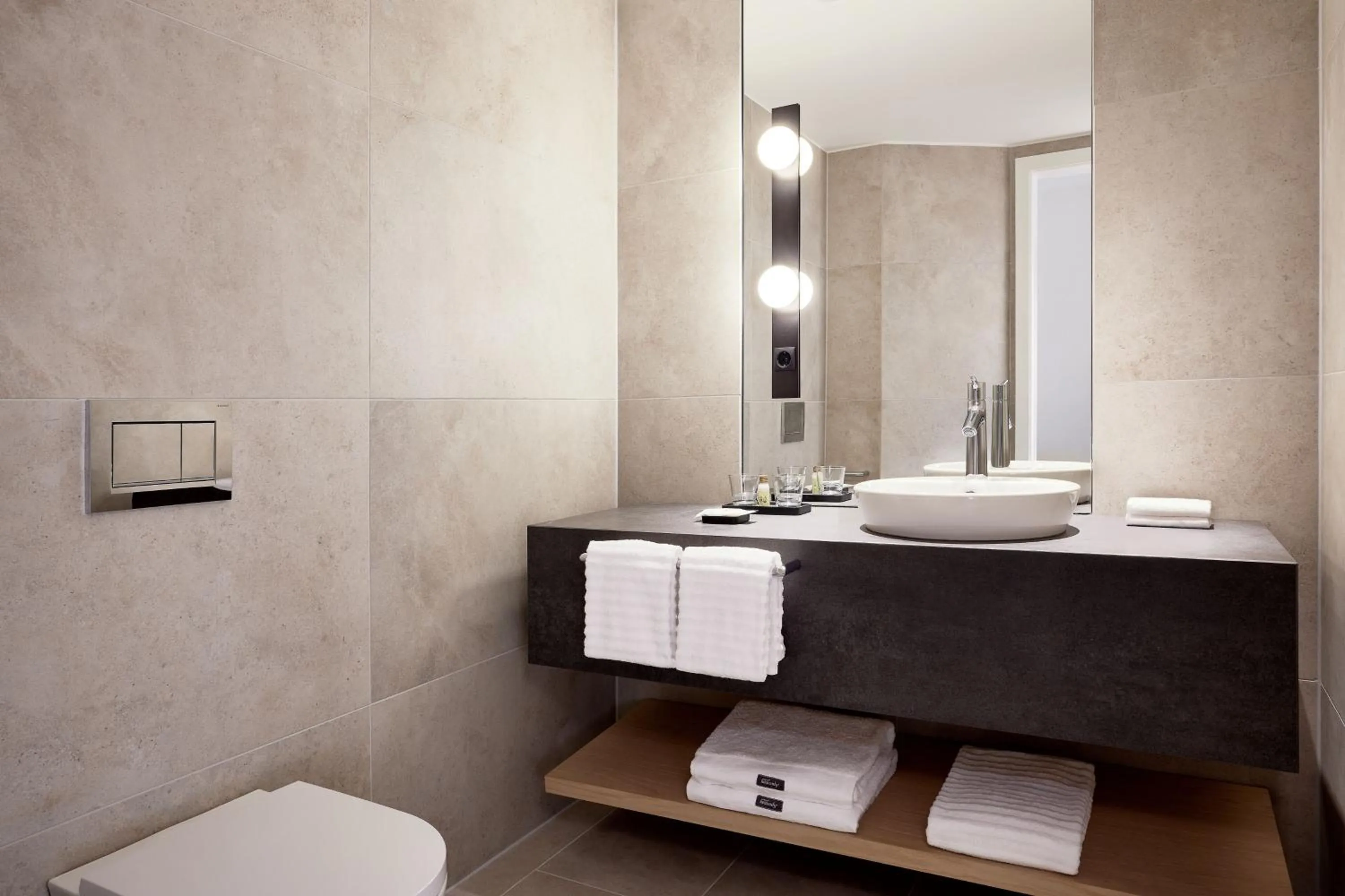 Photo of the whole room in The Westin Grand Frankfurt