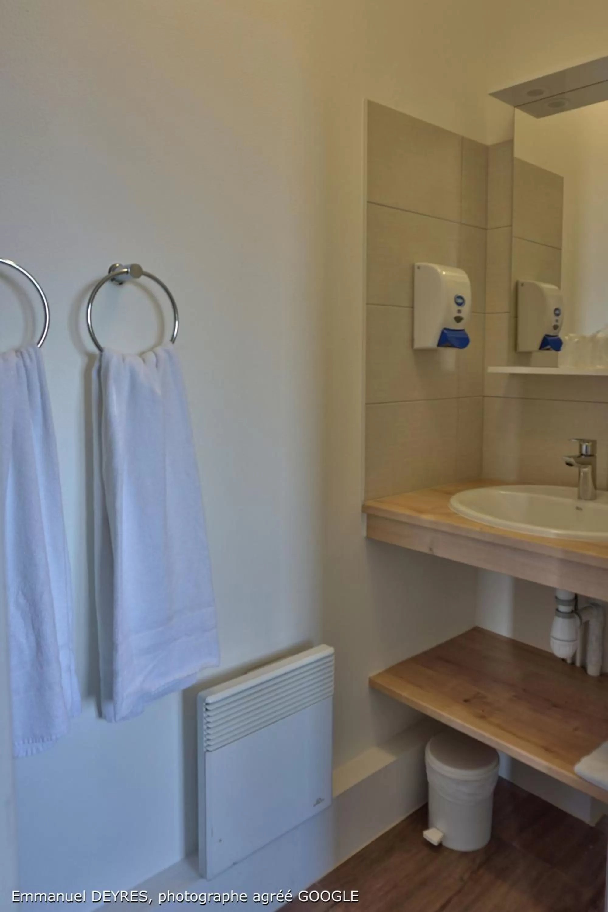 Bathroom in Hôtel de Bretagne