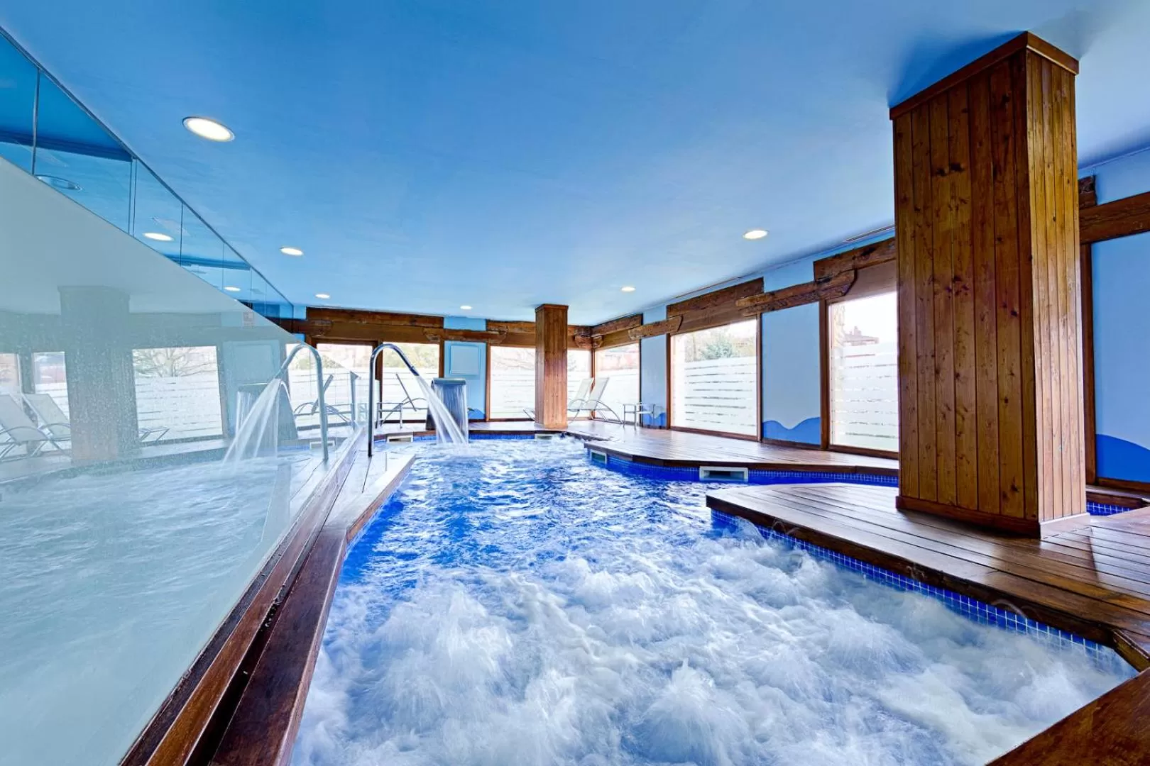 Hot Tub in AZZ Peñafiel Las Claras Hotel & Spa