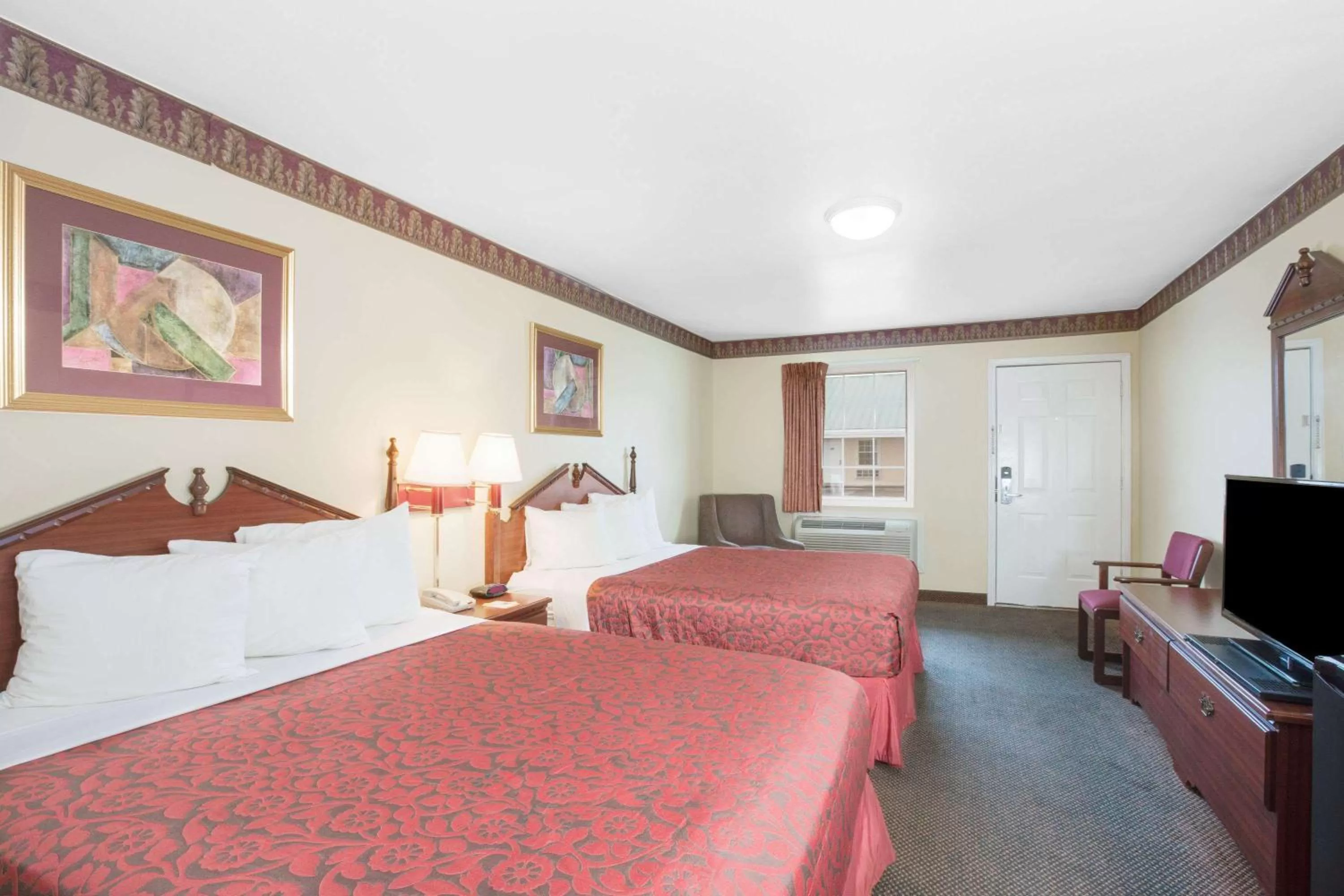 Photo of the whole room, Bed in Days Inn by Wyndham Trumann AR