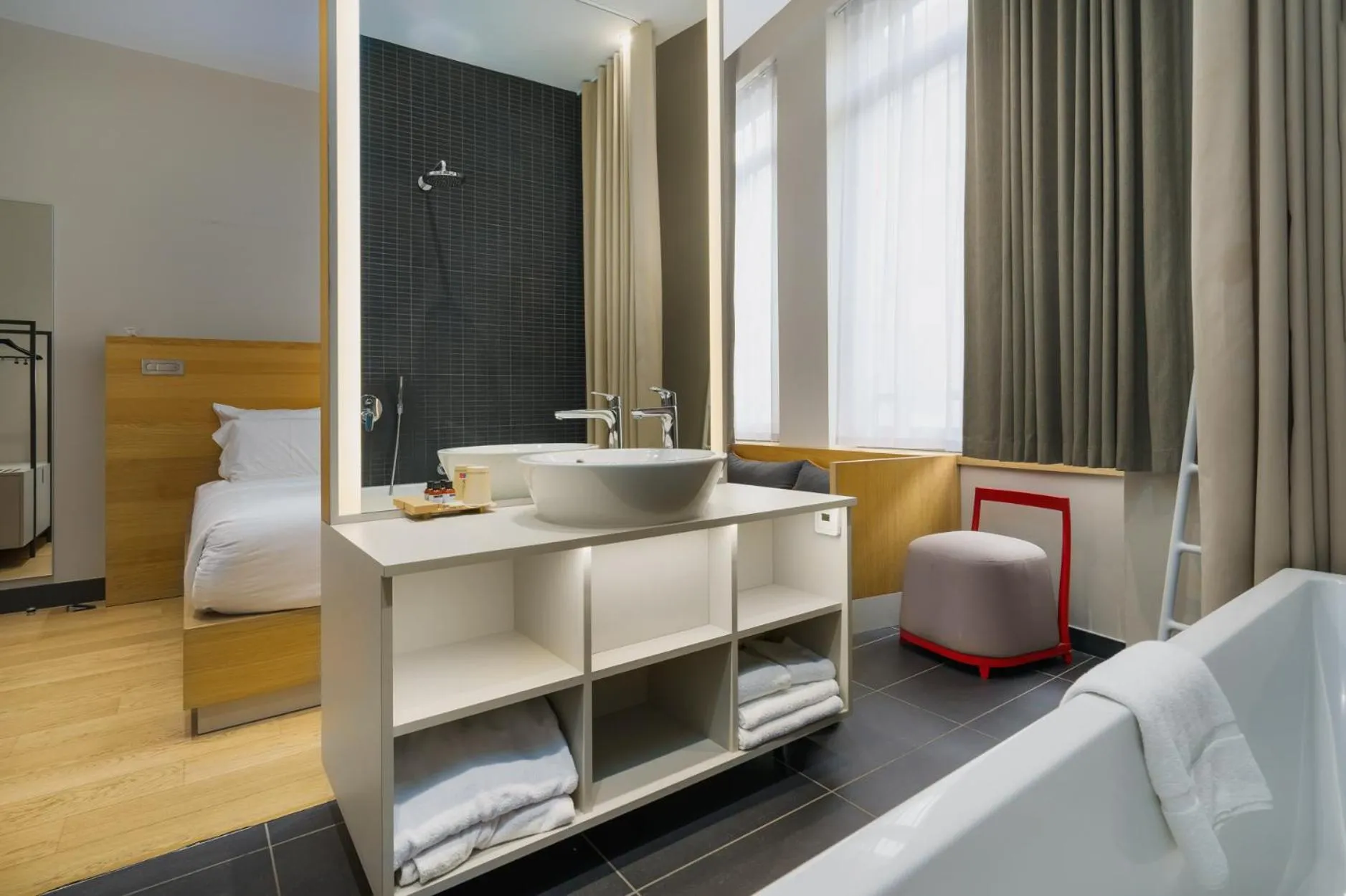 Bathroom, Bed in Maison Nô - Hôtel et Rooftop