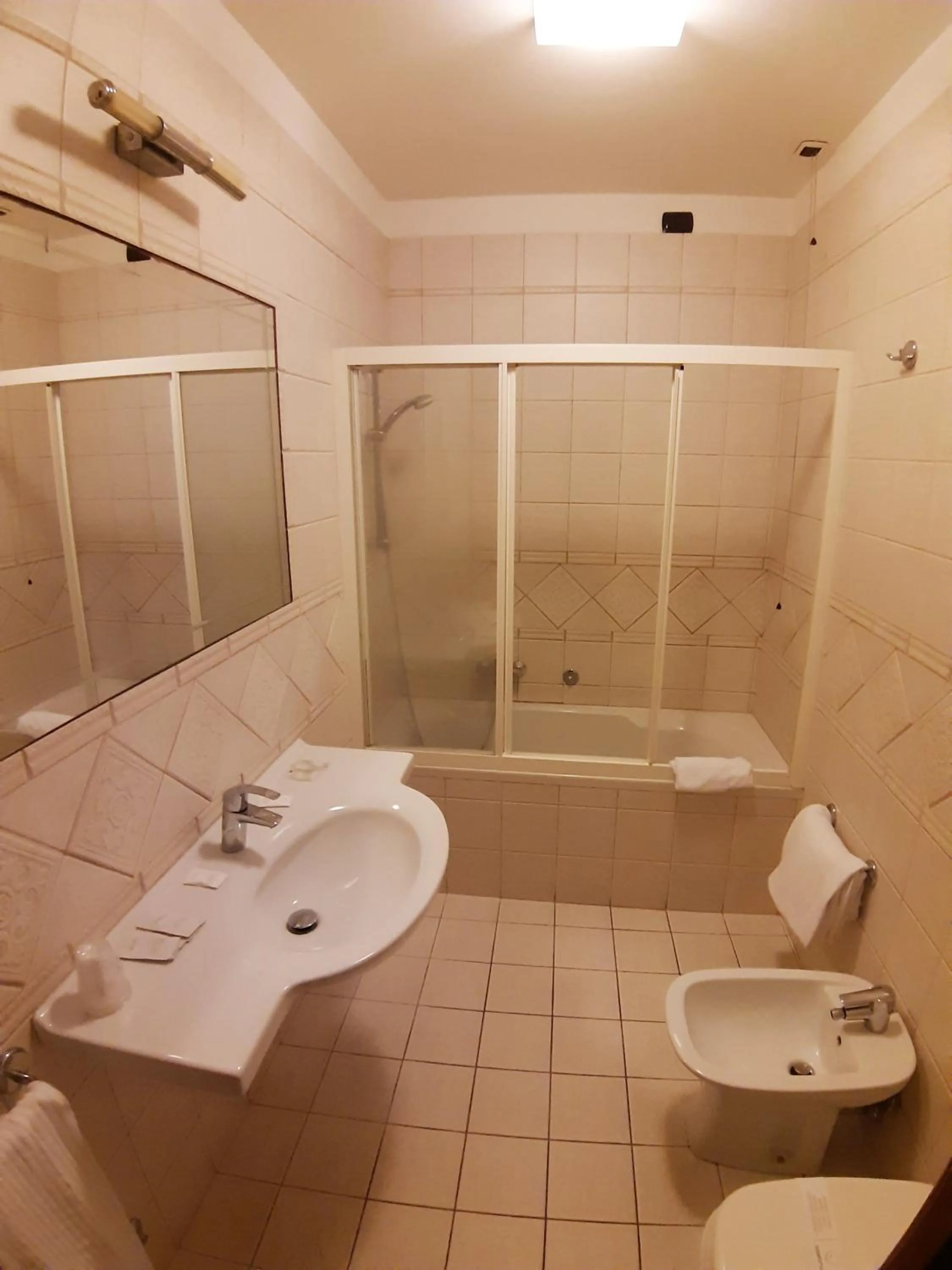 Bathroom in Hotel Mariano