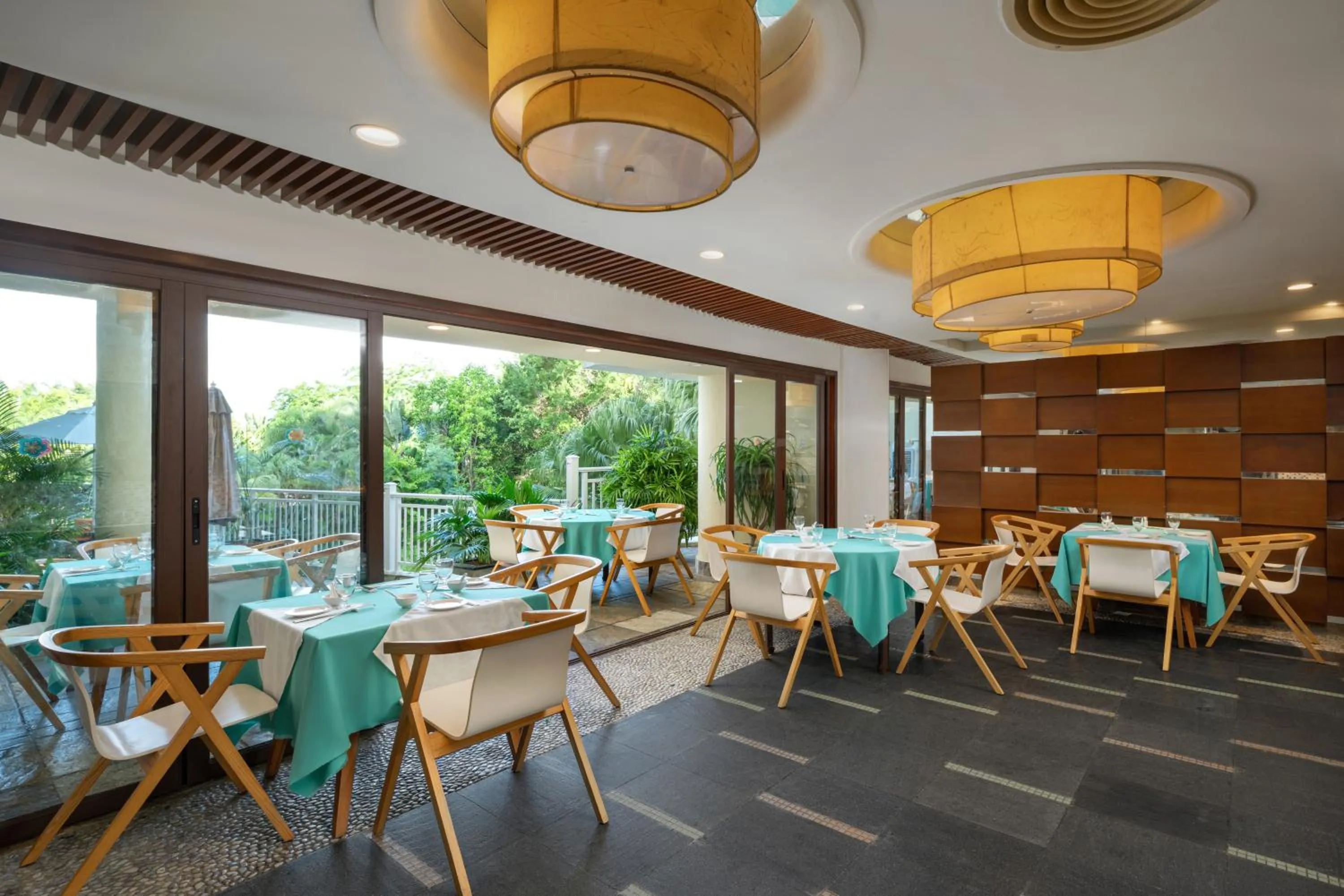 Restaurant/Places to Eat in Sunshine Resort Intime Sanya