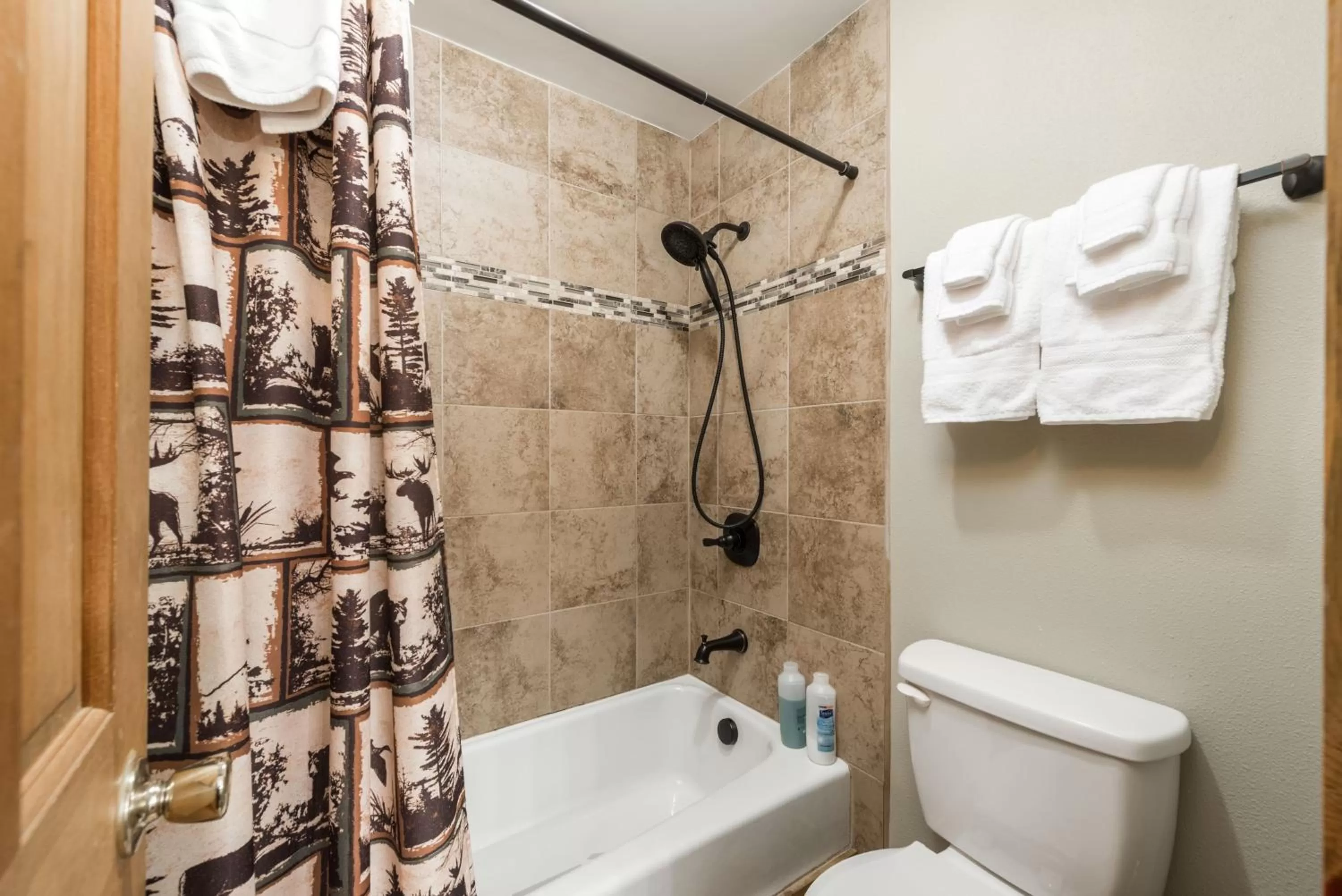 4 Seasons Inn on Fall River