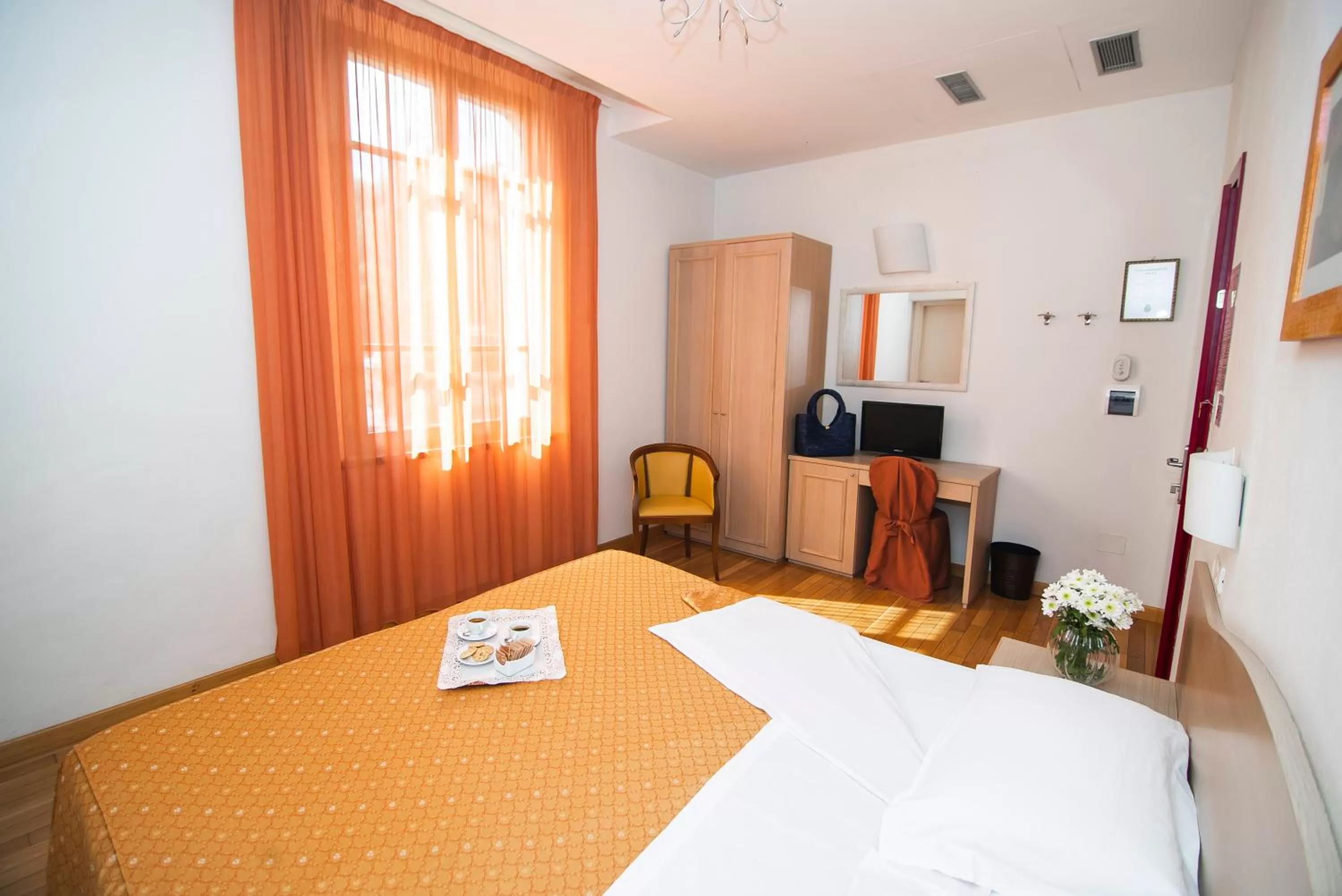 Photo of the whole room in Hotel La Colonna