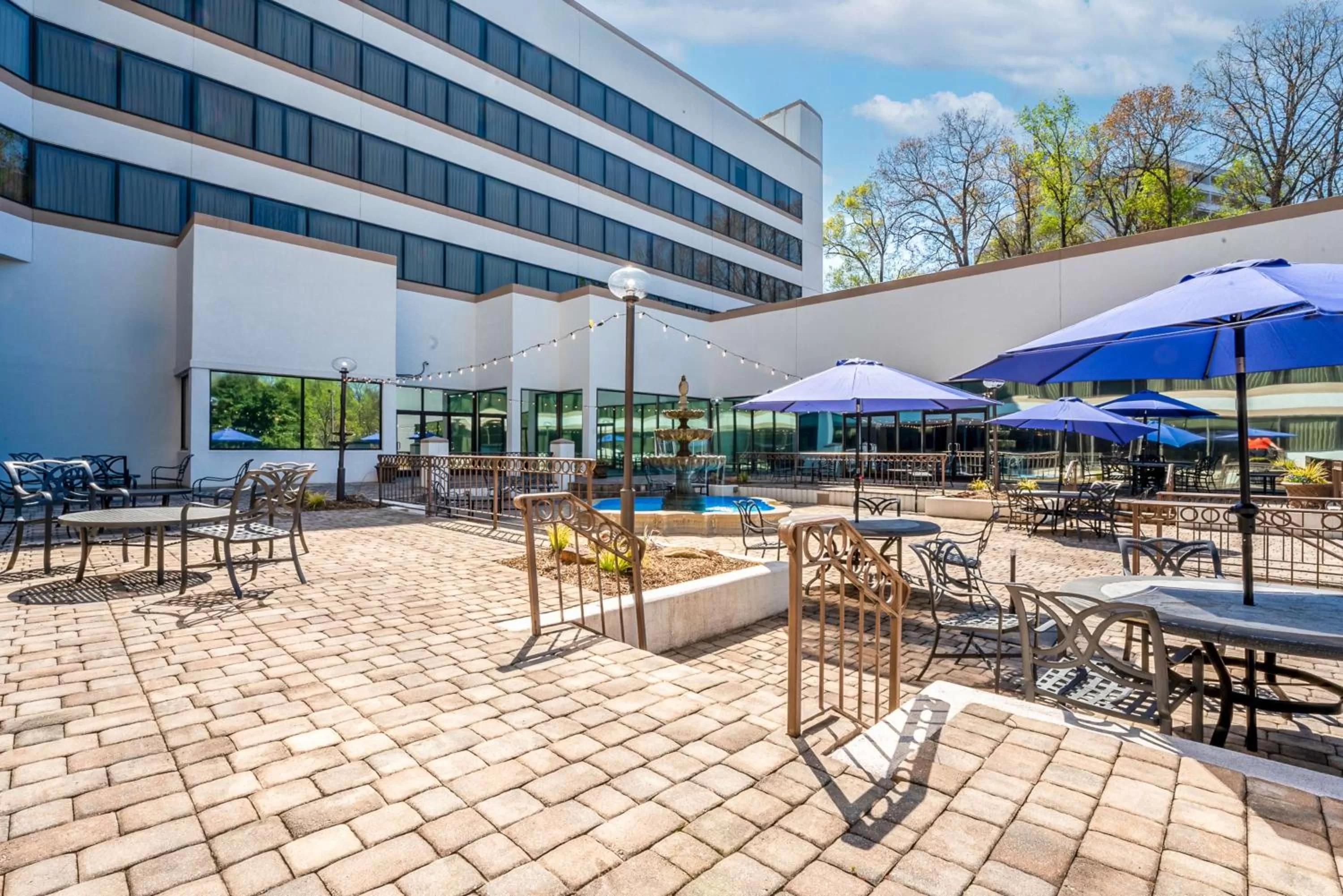 Patio in DoubleTree by Hilton South Charlotte Tyvola