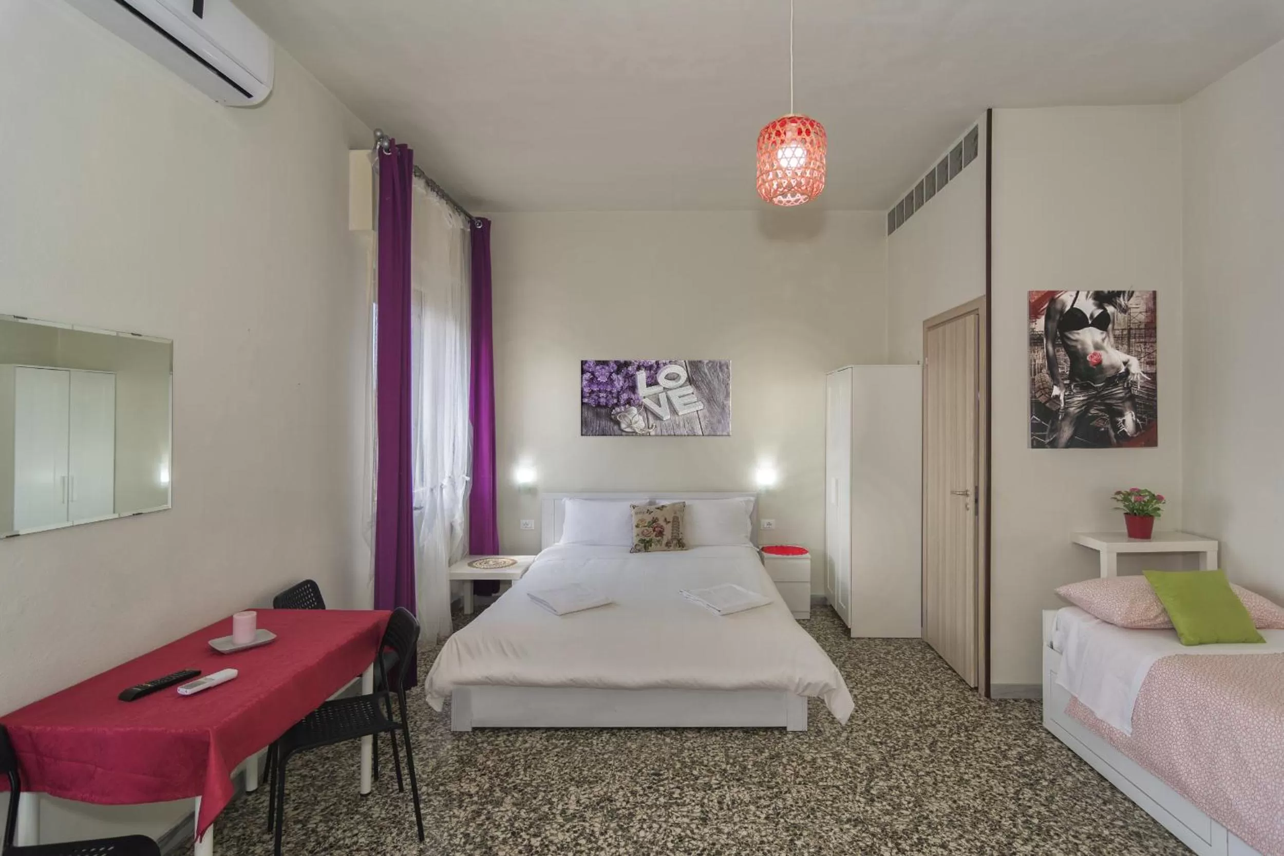 Photo of the whole room, Bed in Aliante B&B