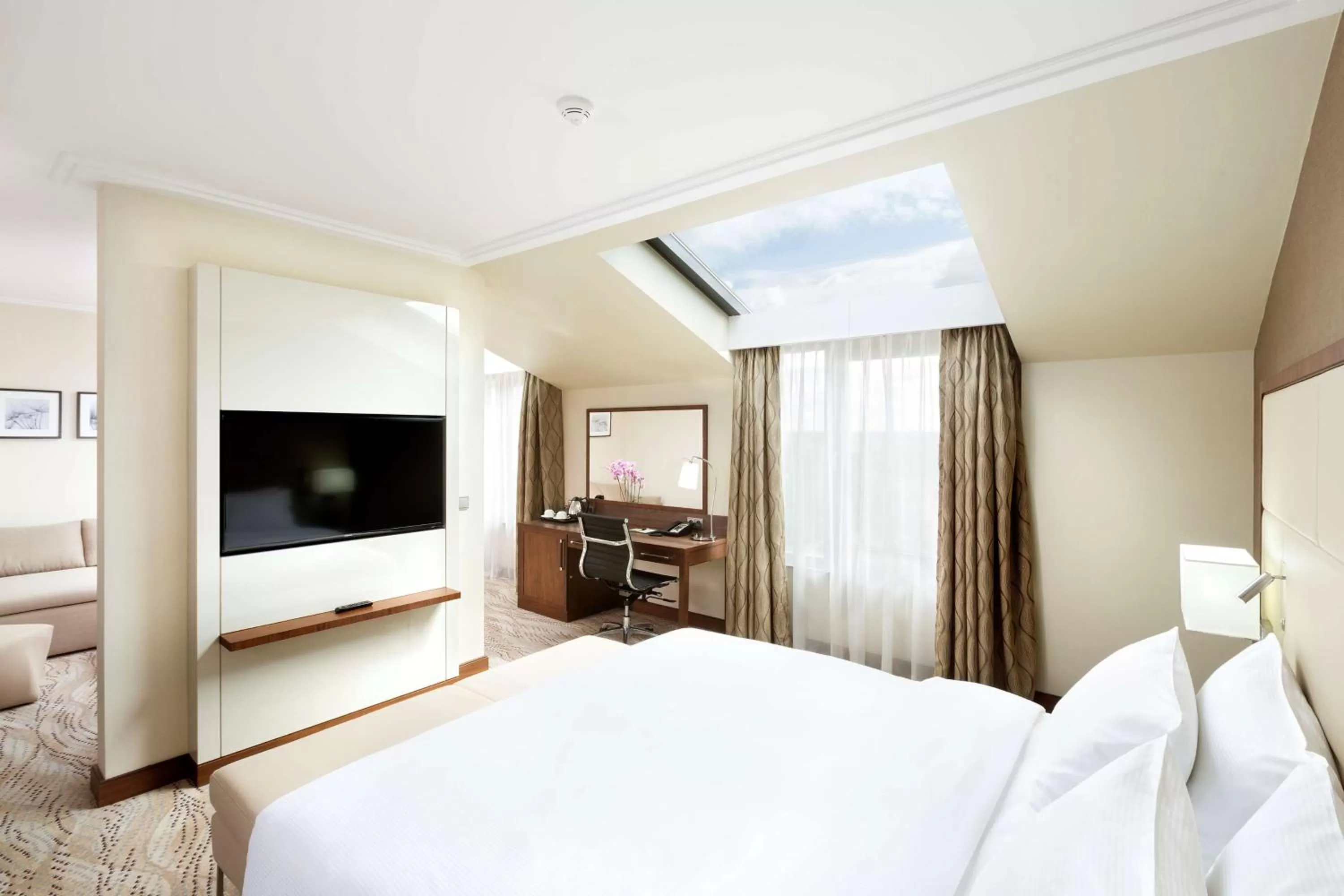 Bed in DoubleTree by Hilton Hotel & Conference Centre Warsaw